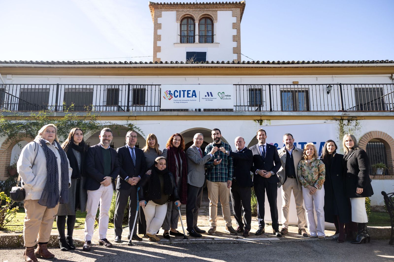 Acto oficial de entrega de las llaves del complejo.