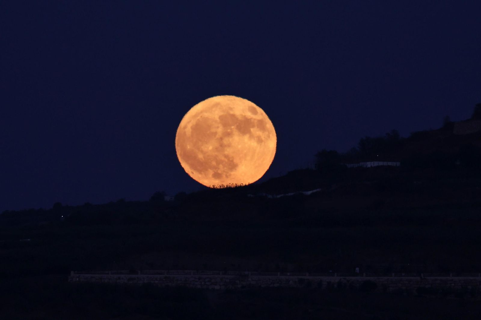 La Superluna azul captada en diferentes partes del planeta: un disfrute visual de la Luna del Esturión