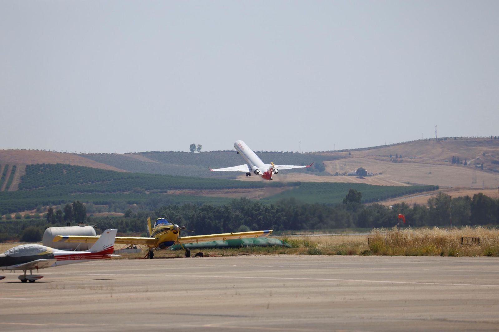 Los primeros vuelos comerciales en el aeropuerto de Córdoba, en fotografías