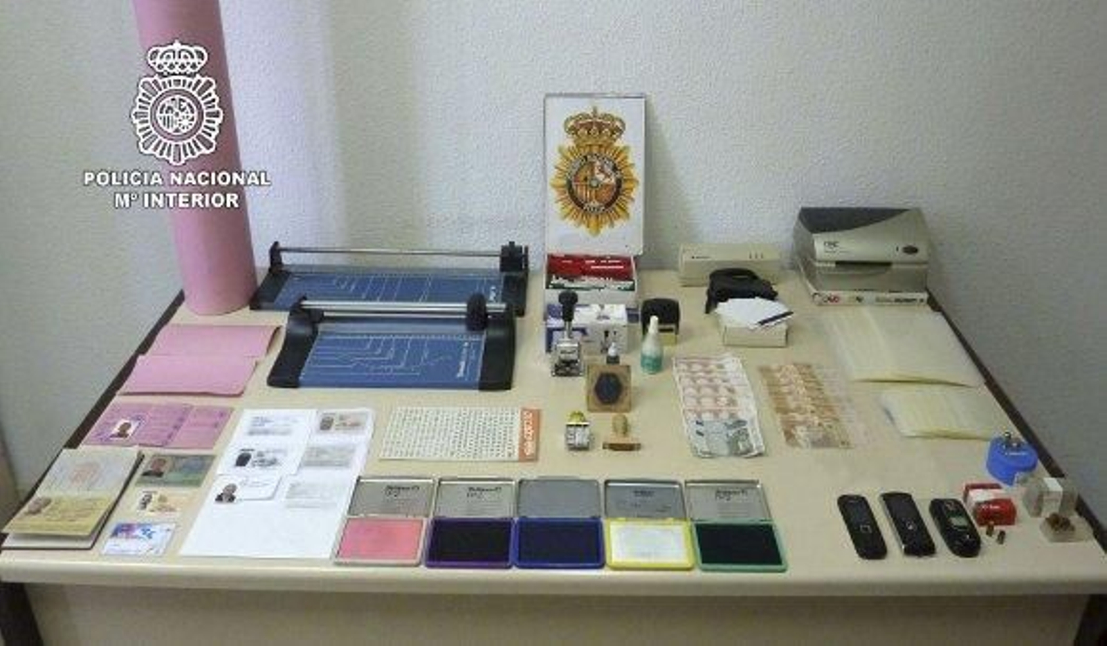 Detienen a dos ancianos que lideraban una red de falsificación documental