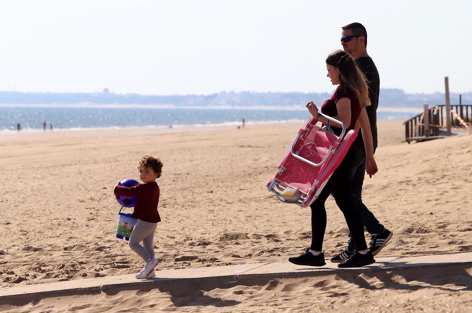 Imágenes de la playa de Punta Umbría en la fase 1 de la desescalada