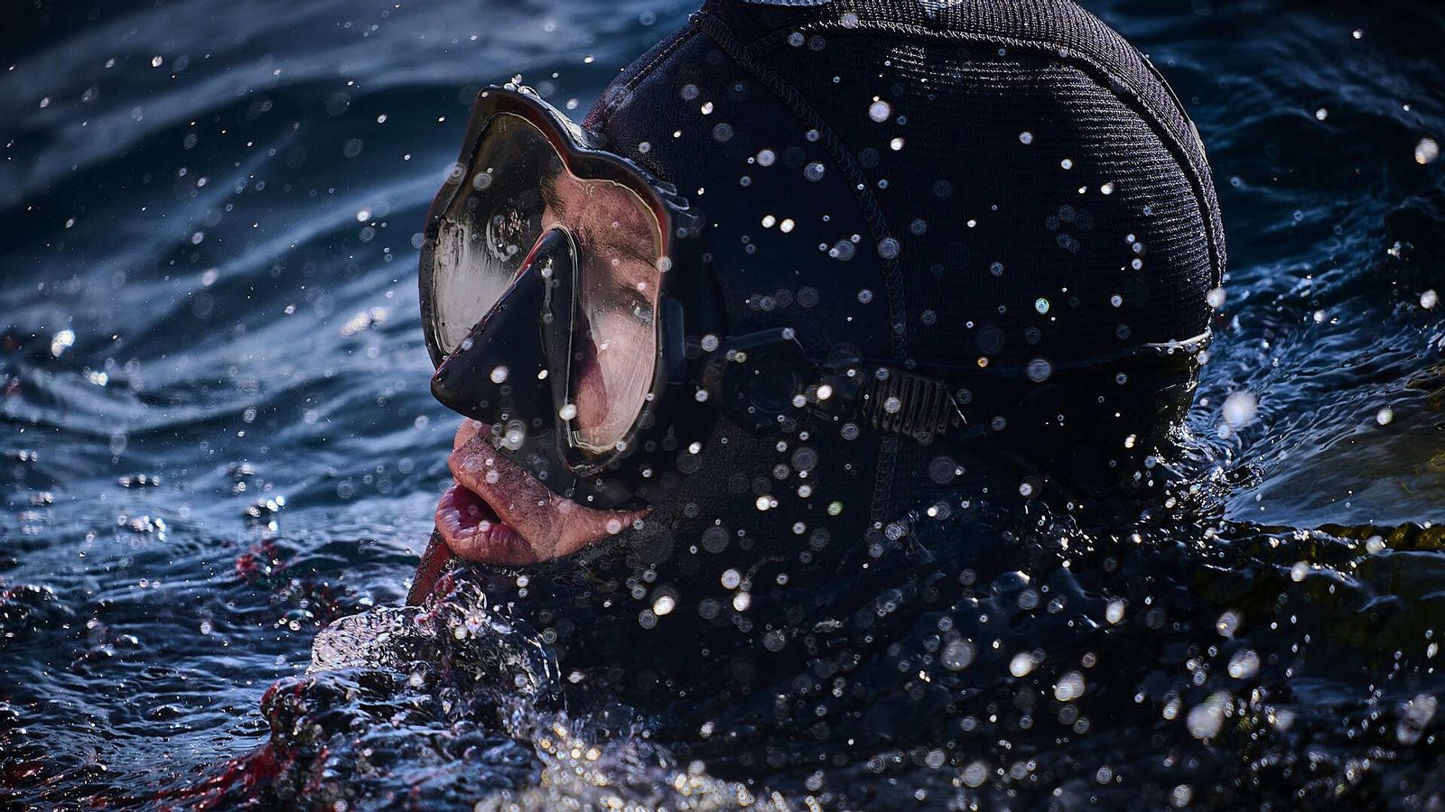 Javi Portela preparado para sumergirse en la recámara de la almadraba.