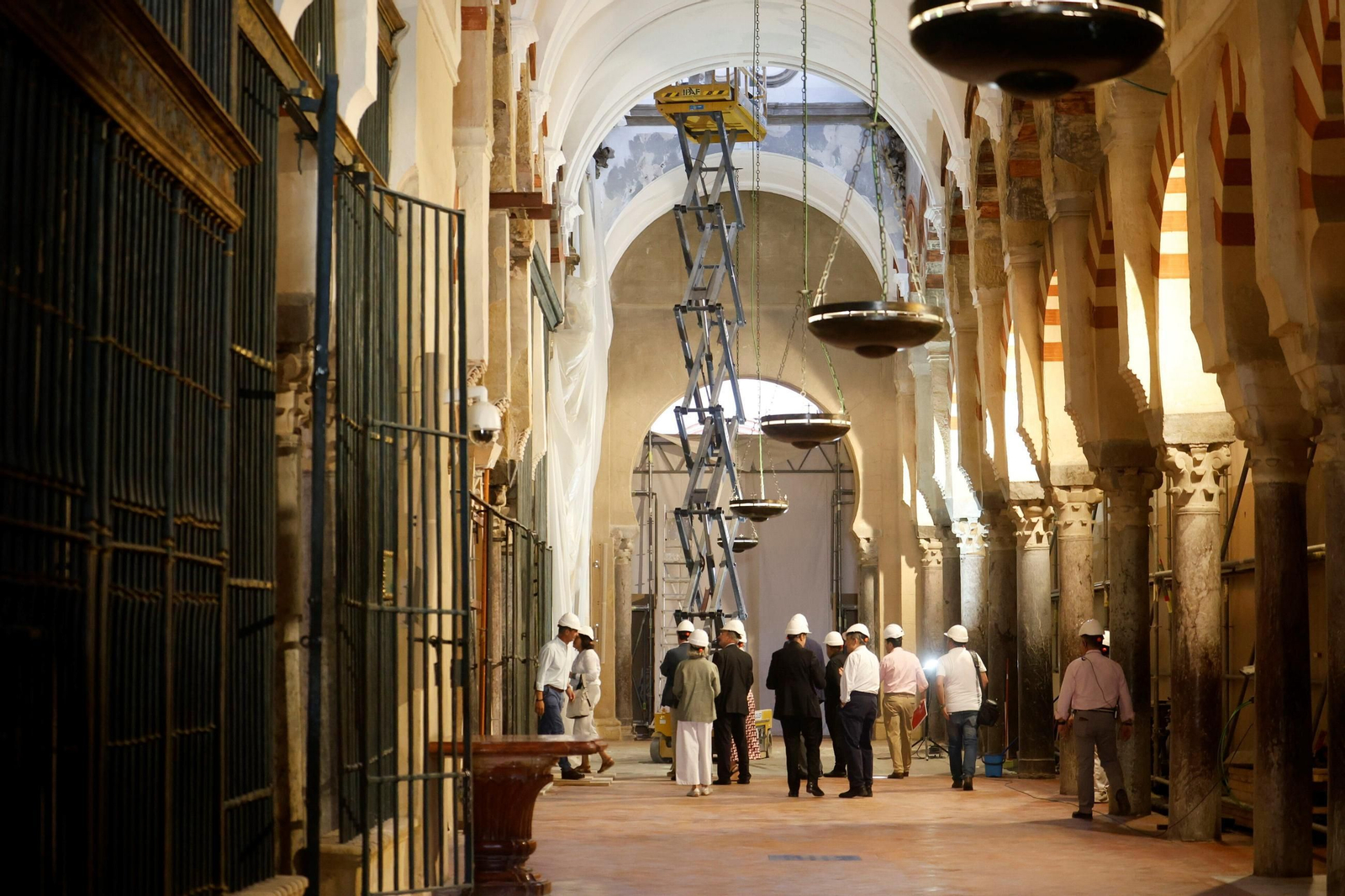 Las imágenes de las obras de emergencia de la Mezquita-Catedral tras el incedio