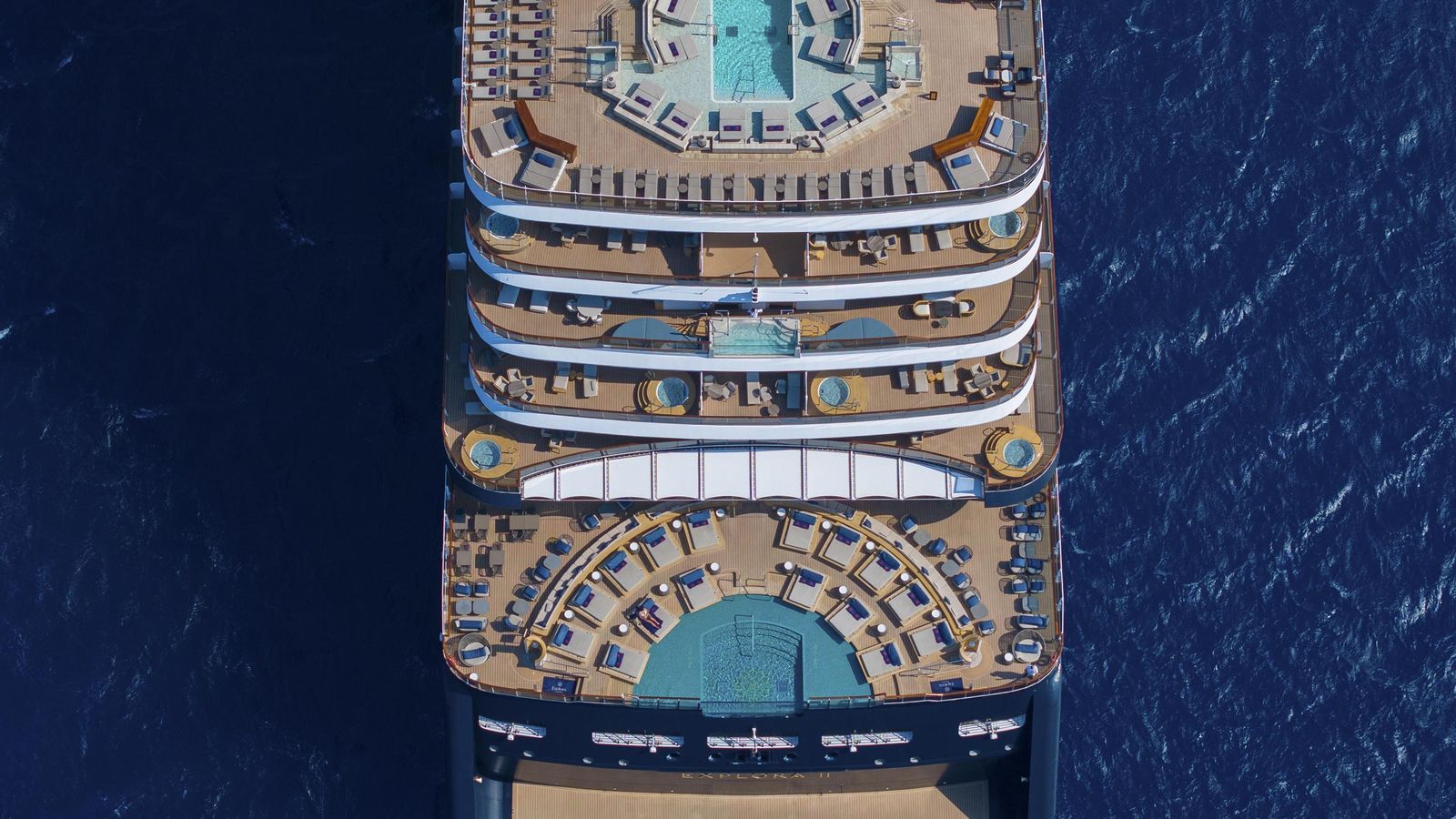 Vista aérea del crucero de lujo extremo Explora II, de la naviera Explora Journeys