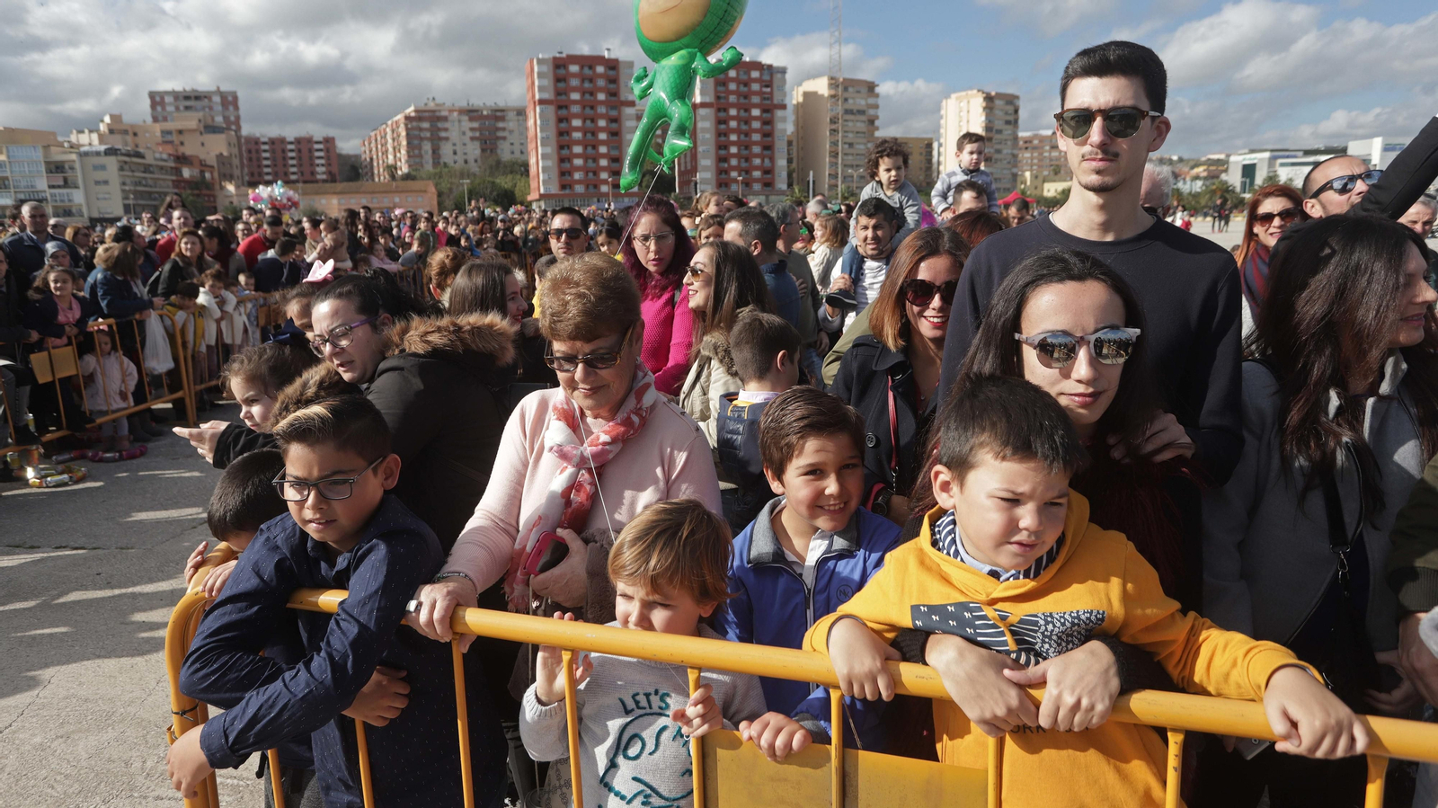 Imágenes del arrastre de latas en Algeciras