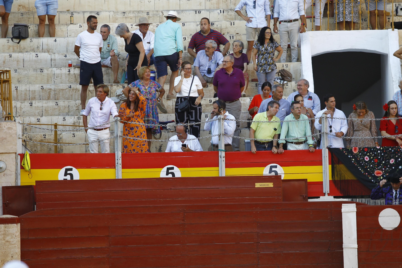 Las imágenes del ambiente del tendido en la novillada de la Feria Taurina de Almería