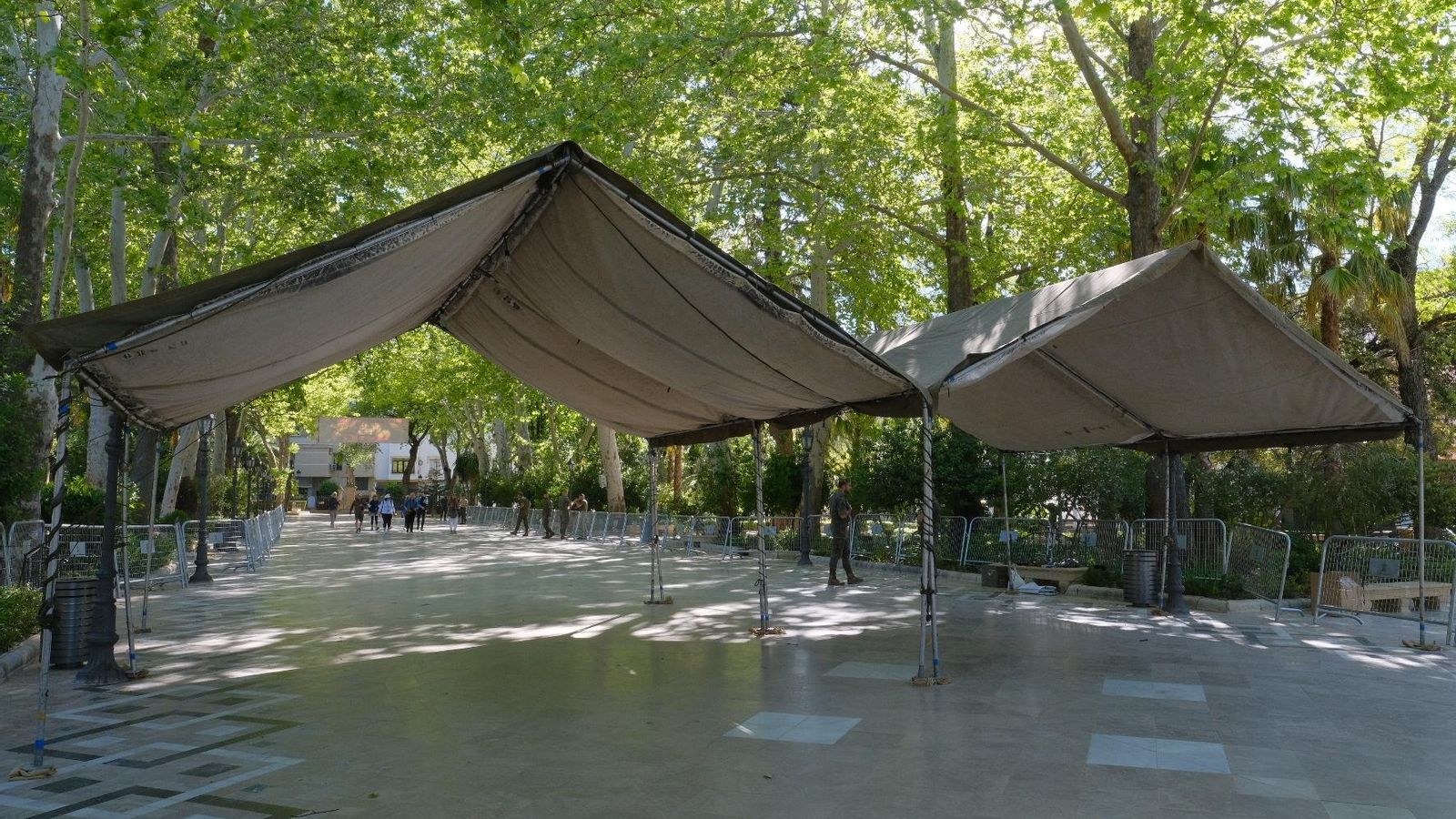 Trabajos de instalación de la meta en la Alameda del Tajo. Trabajos de instalación de la meta en la Alameda del Tajo.