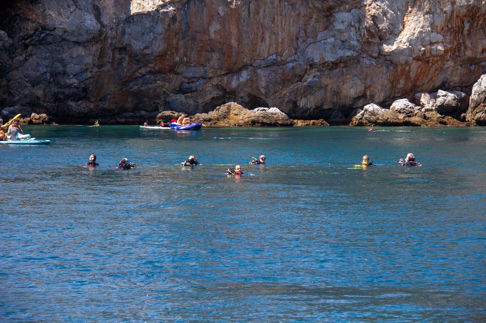 Imágen de archivo de unos buceadores en la zona de Almuñécar