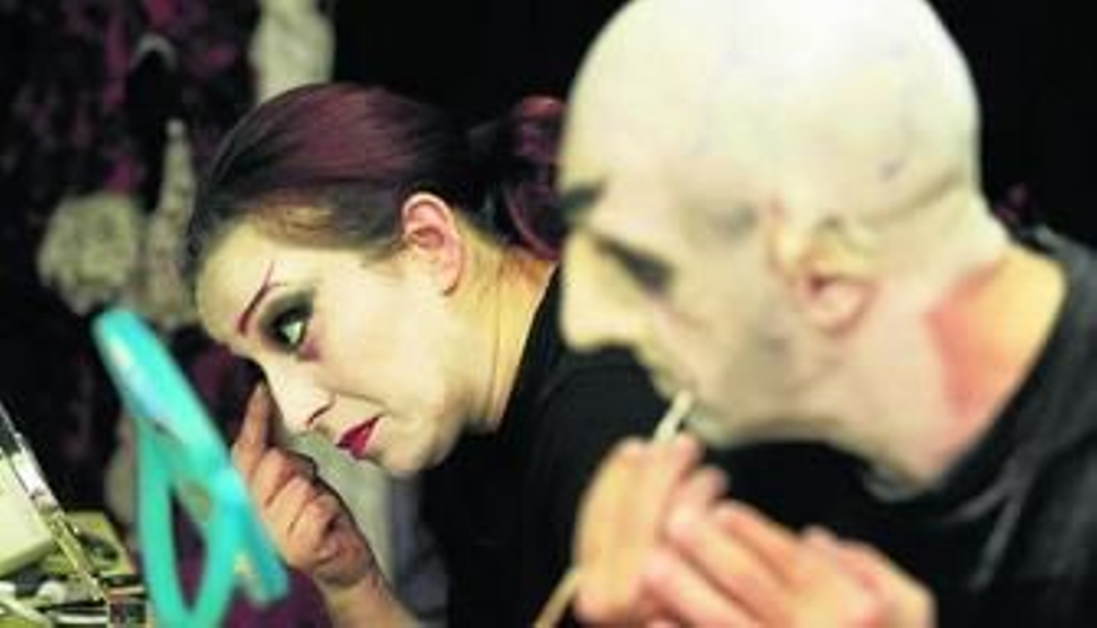 Un circo en un cementerio