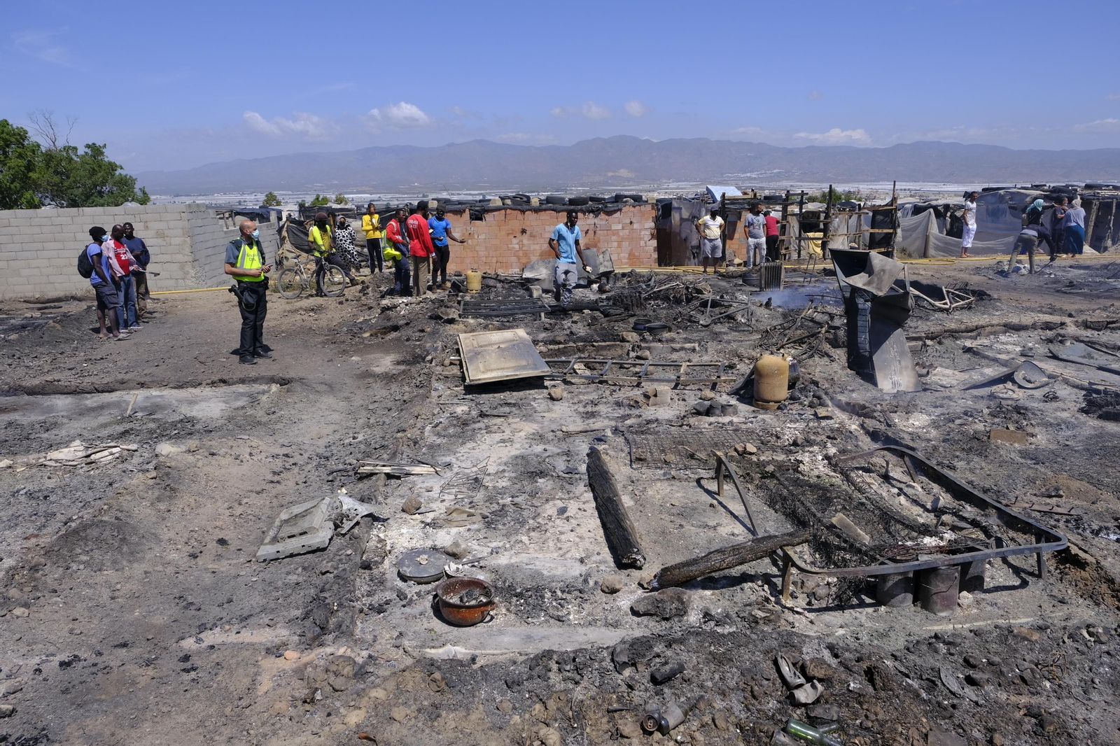 Fotogalería incendio asentamiento de chabolas en Atochares-Níjar (Almería)