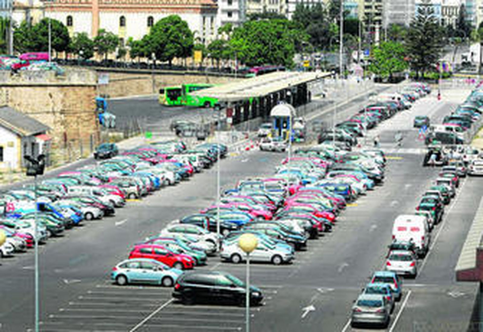 Imagen del aparcamiento de Adif, que ampliará su capacidad tras las obras que se realizarán en breve.