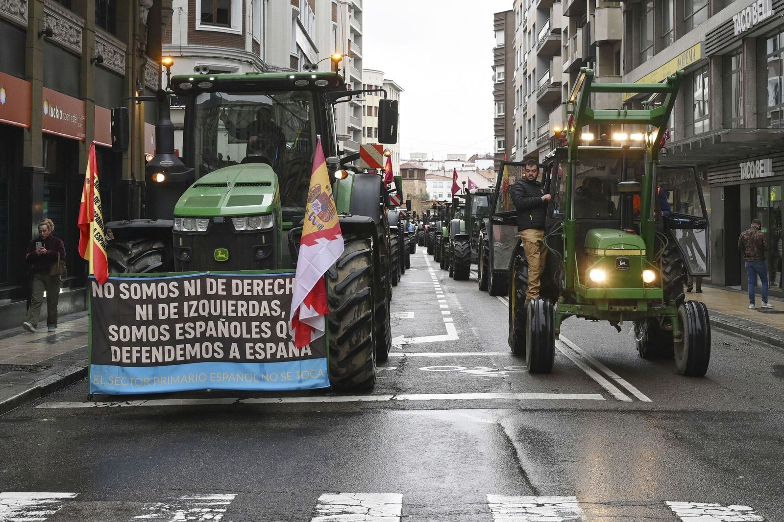 Tractorada por el centro de León contra el acuerdo con Mercosur.