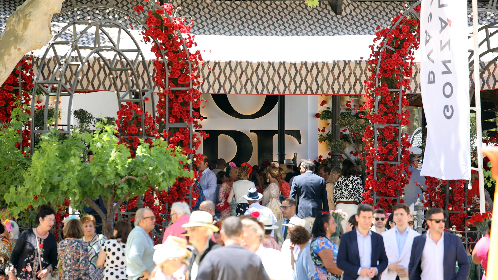Gran ambiente en la caseta de González Byass