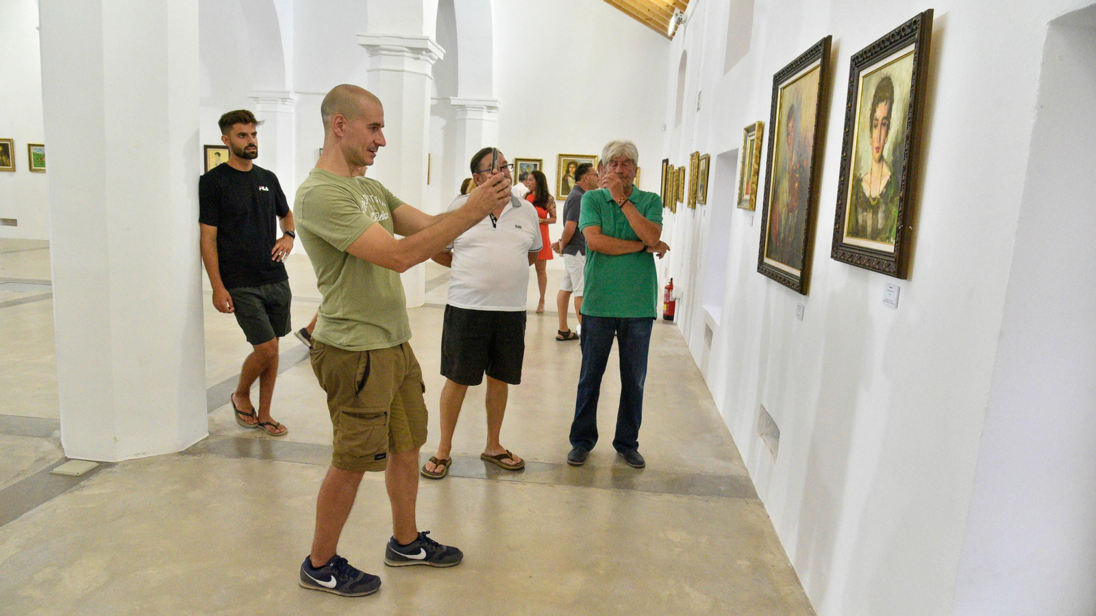 Las fotos del taller y la exposición de José Cruz Herrera y su hija Amparo en san Roque