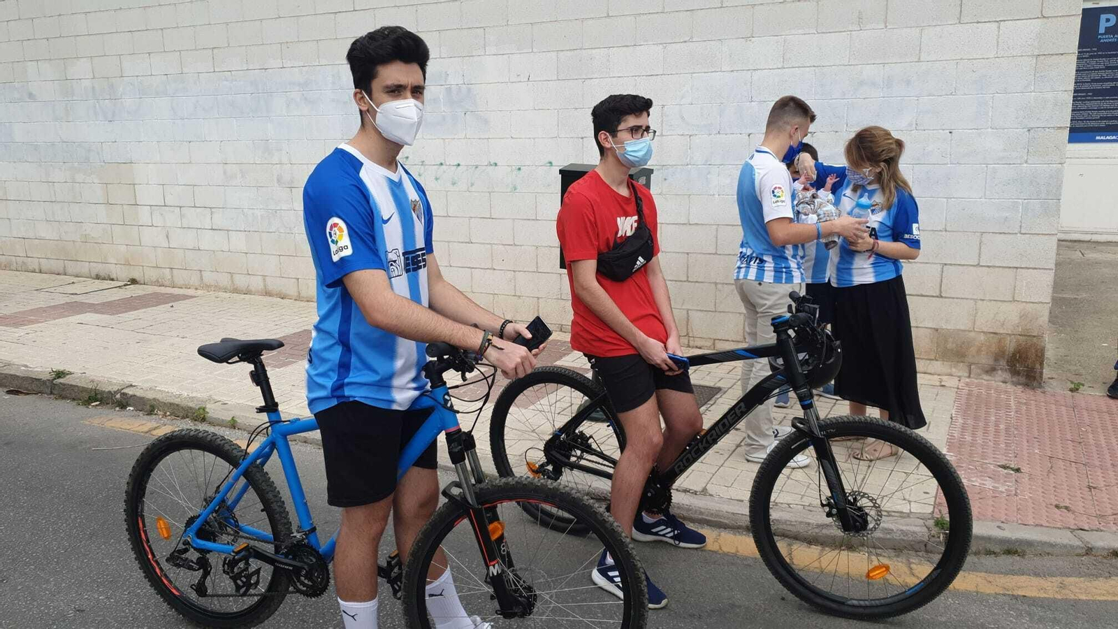 Galería: Llegada del equipo a La Rosaleda antes del Málaga CF-SD Huesca