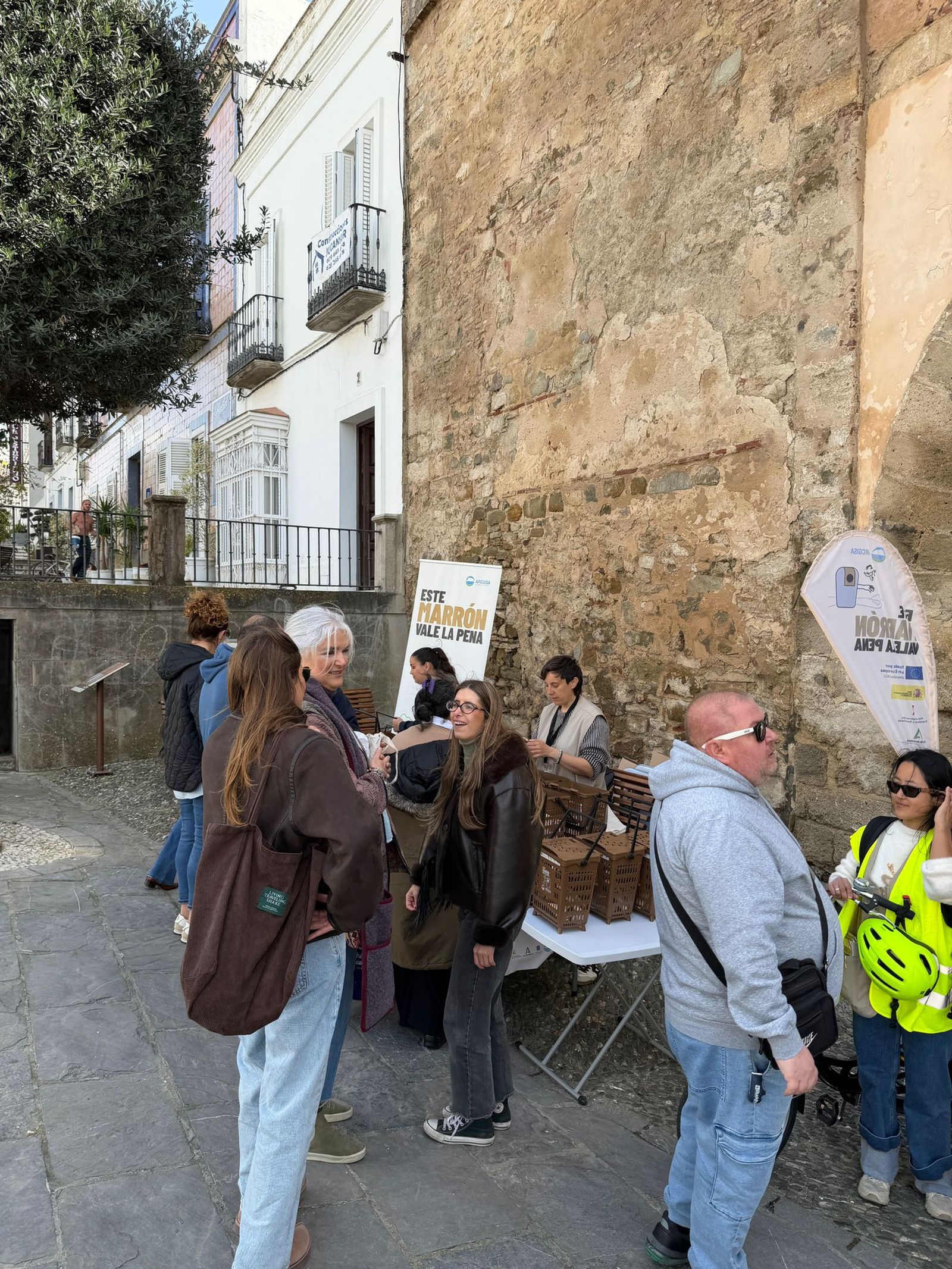 La campaña de la Mancomunidad y Arcgisa para el uso del contenedor marrón llega a Tarifa