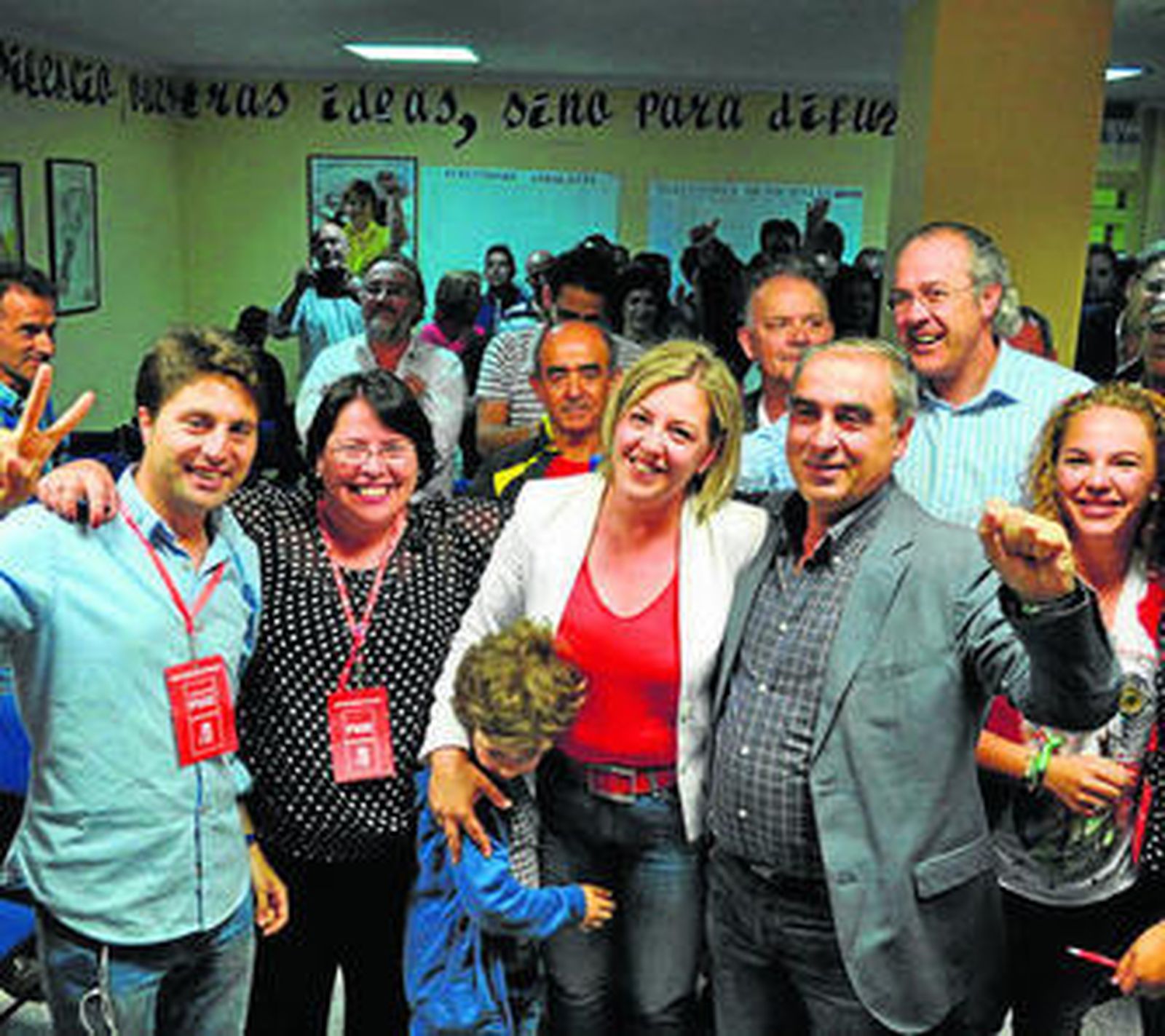 La candidata socialista, feliz, tras conocer los datos electorales la noche del 24-M.