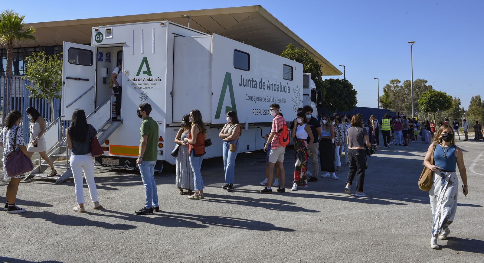 La vacunación contra el Covid a alumnos Erasmus de la Loyola, en imágenes