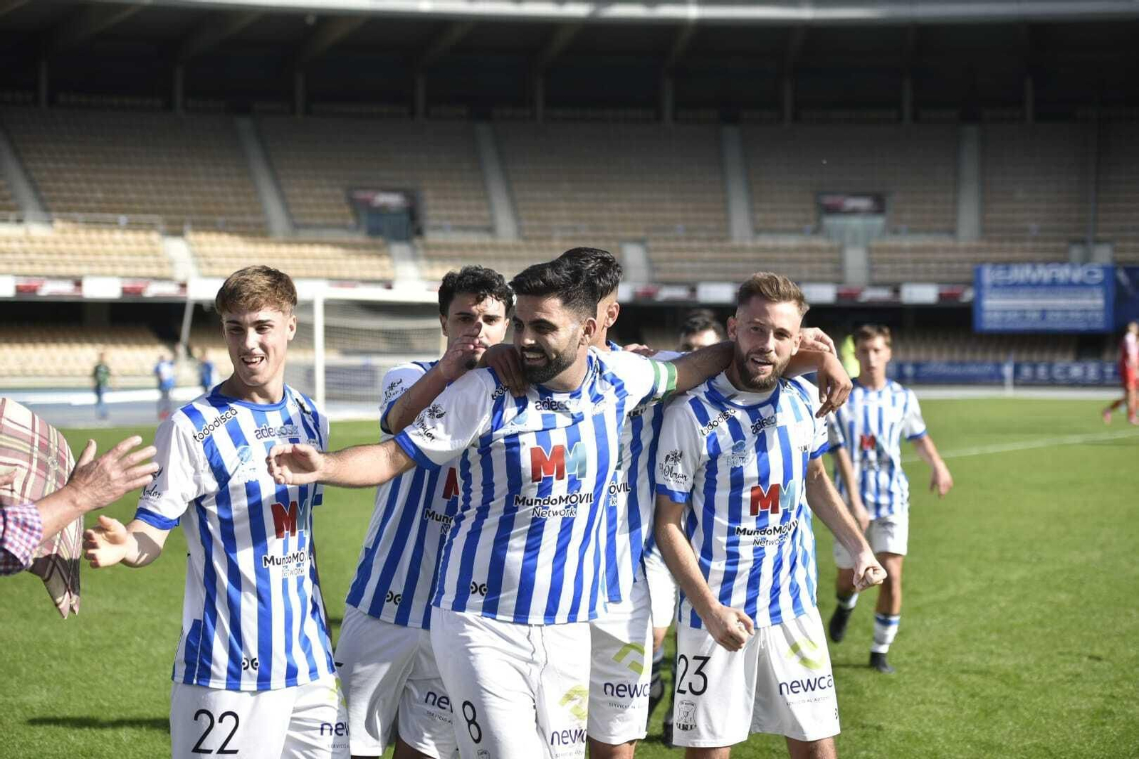 La fiesta del Jerez Industrial ante el Racing en Chapín