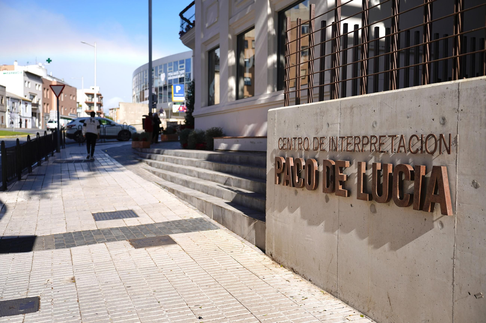 Fotos de la exposición 'Entre dos aguas' de Antonio Jesús Pérez en el Centro Paco de Lucía de Algeciras