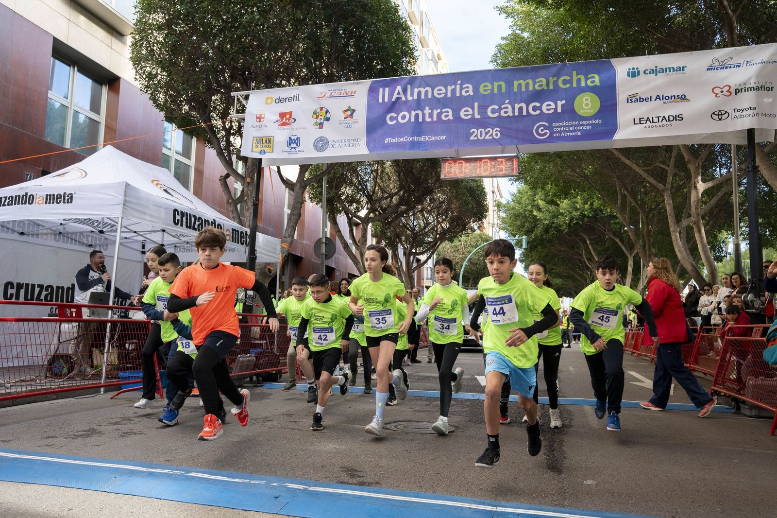 Almería corre unida contra el cáncer en una jornada solidaria