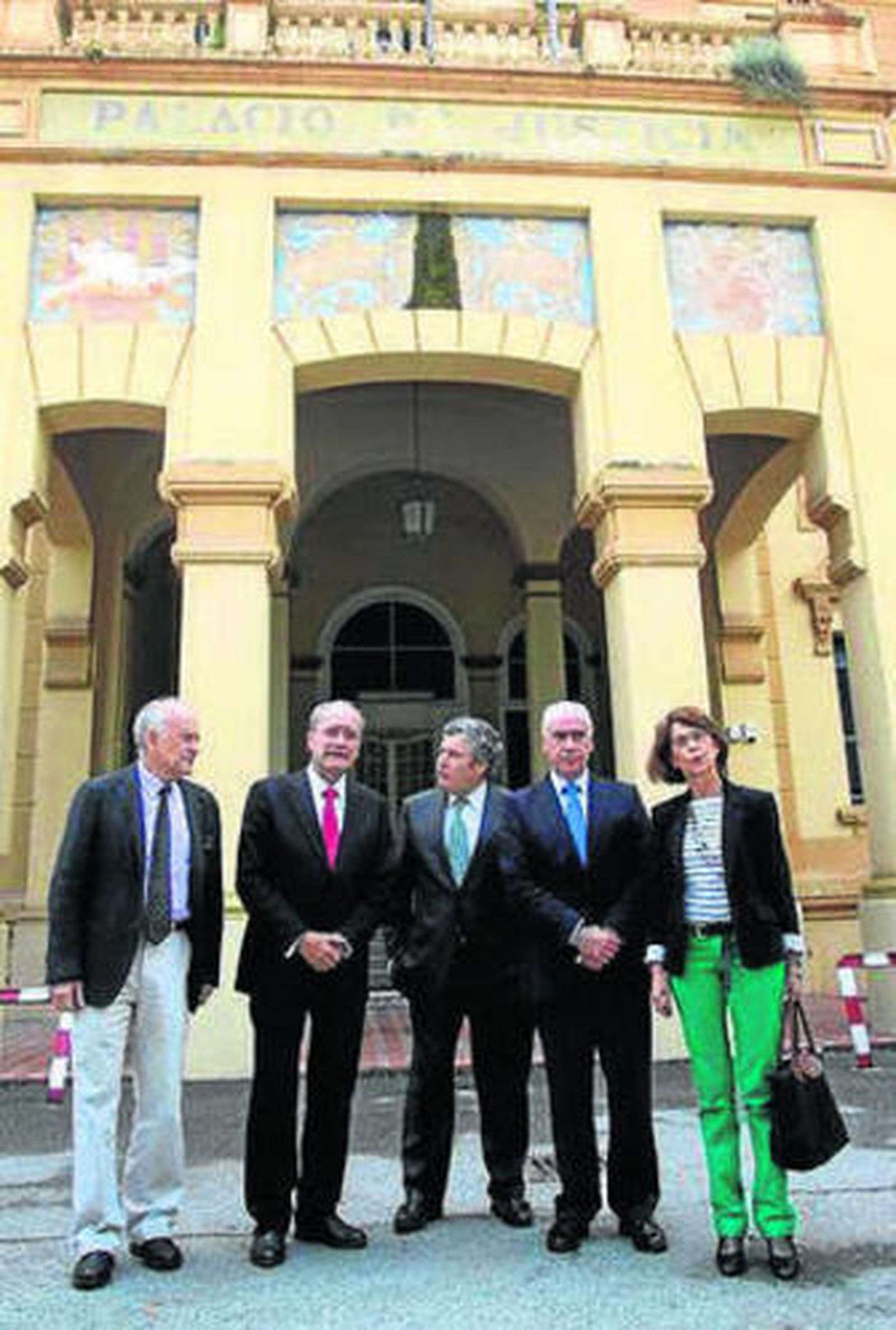 Las autoridades, ayer.