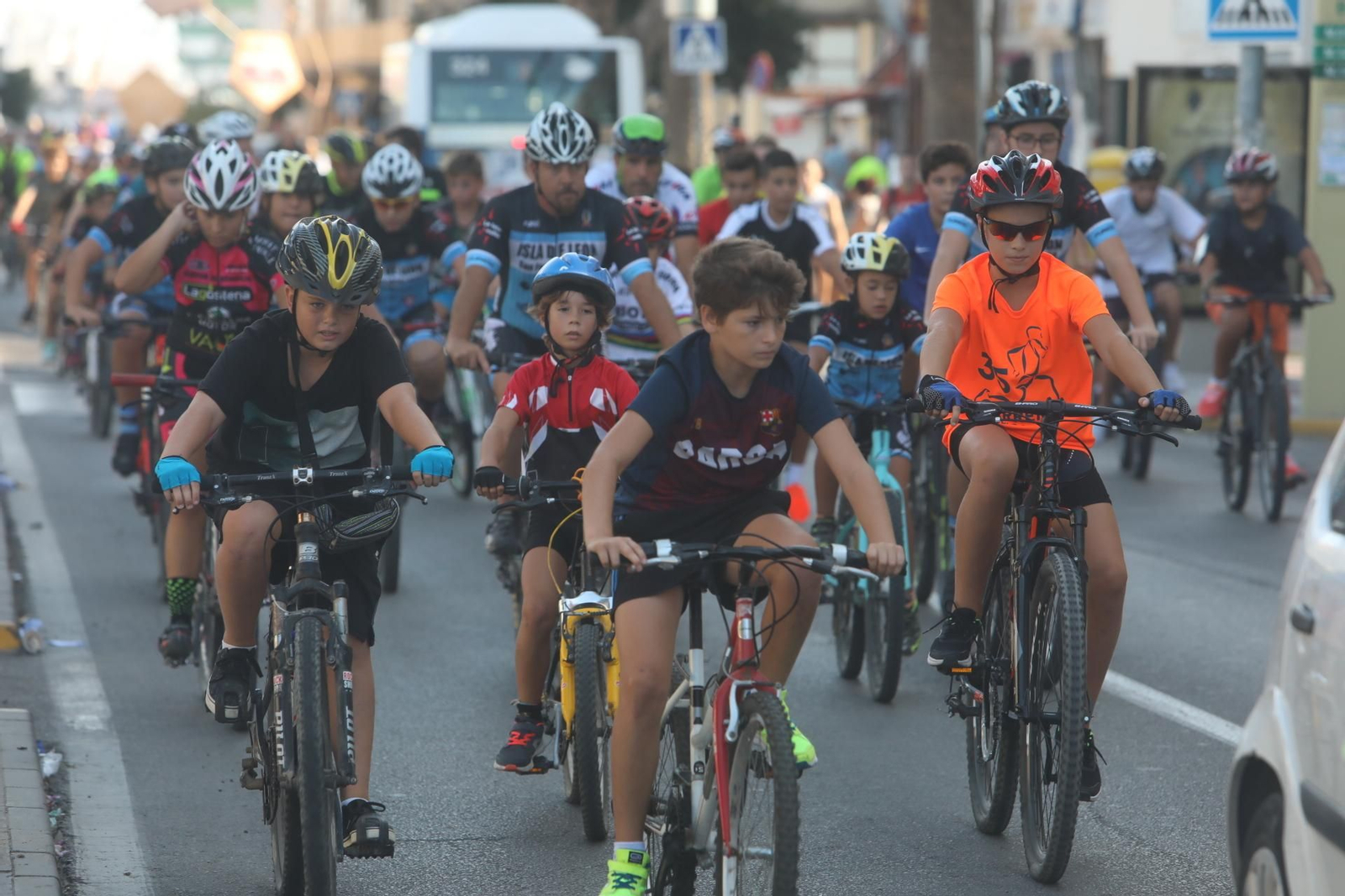 Algunos de los participantes en la marcha del Día de la Bicicleta.
