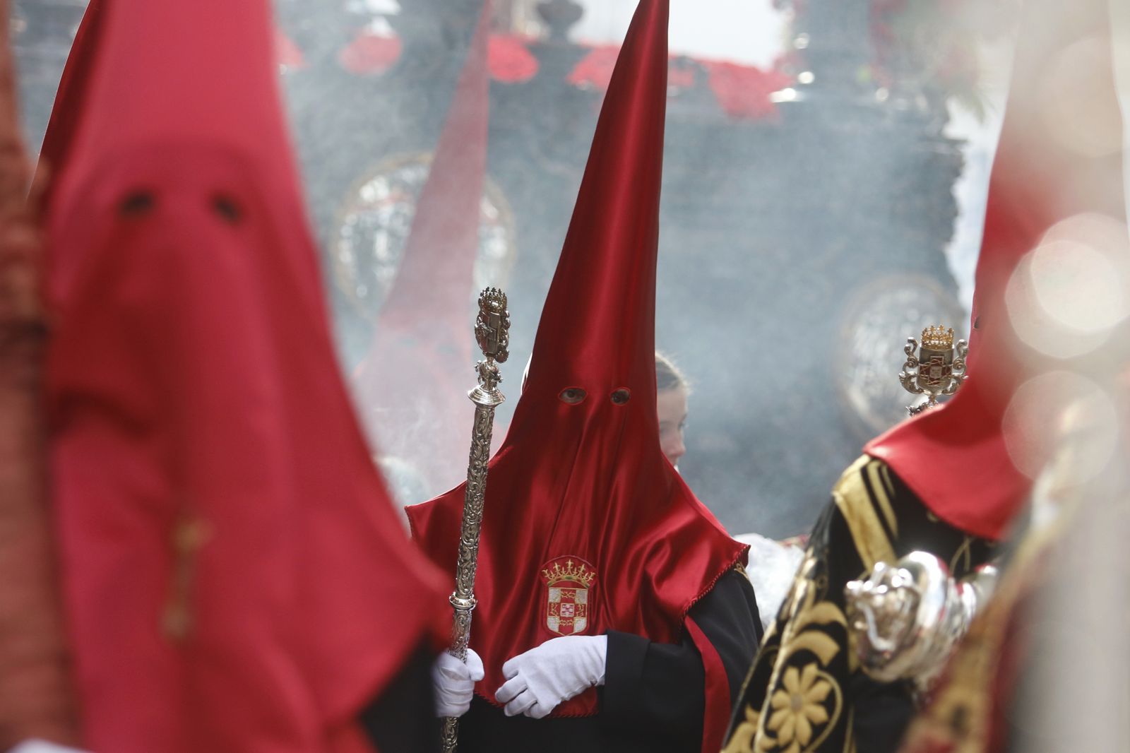 Jueves Santo en Córdoba: La procesión de la Caridad, en imágenes