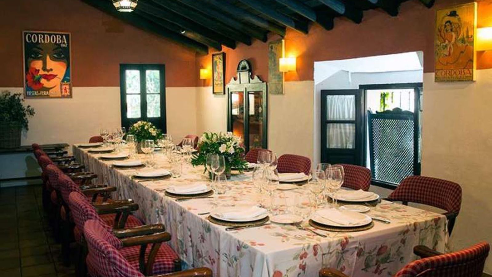 La casa señorial en que se ubica Bodegas Campos se articula en torno a varios patios espectaculares