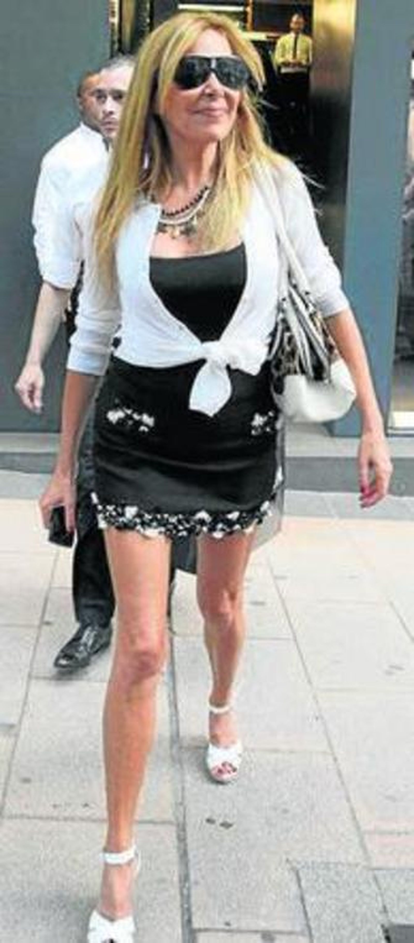 Ana Obregón luce tipo también en las rebajas