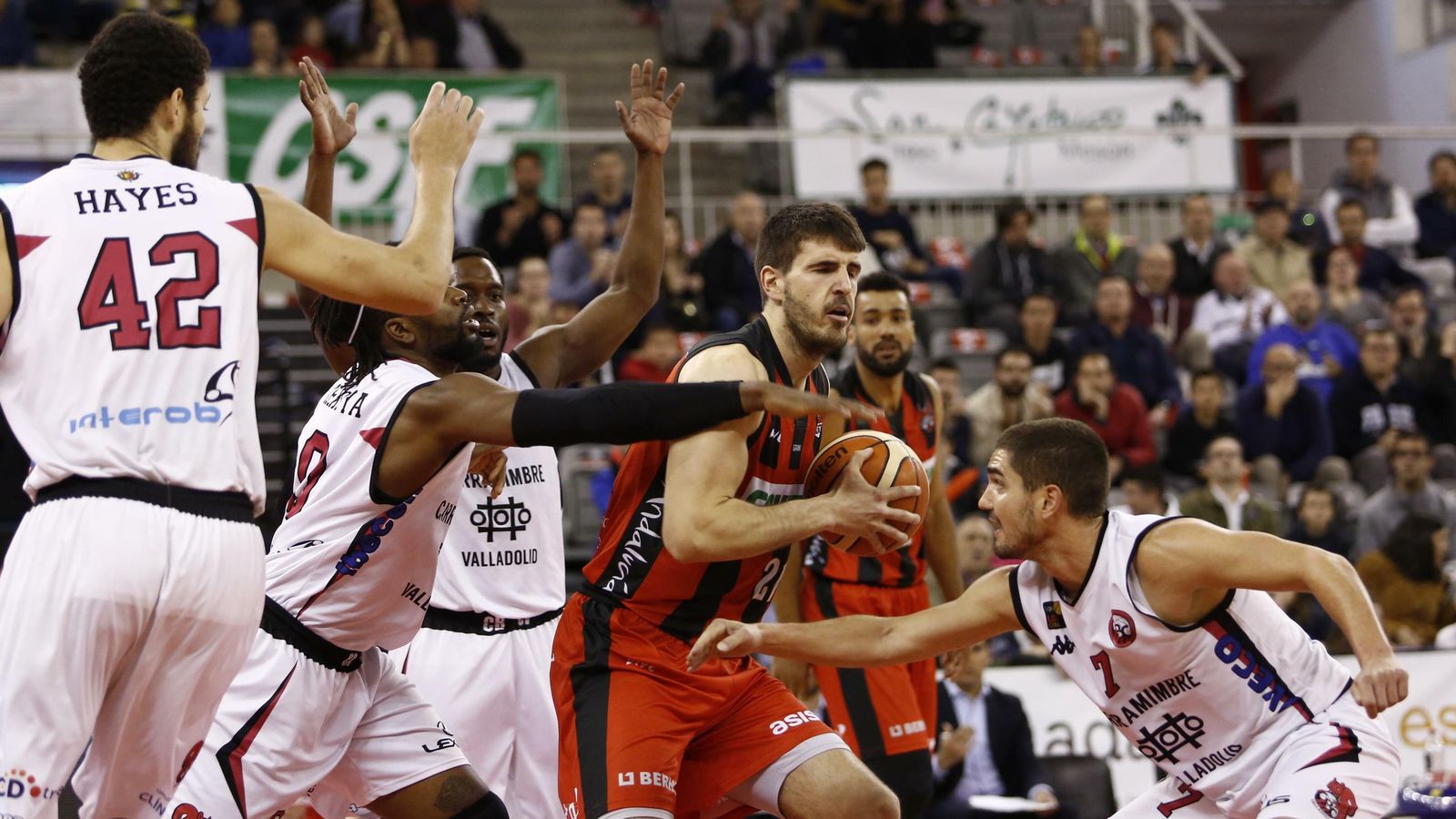 David Iriarte bregando con los jugadores del Valladolid