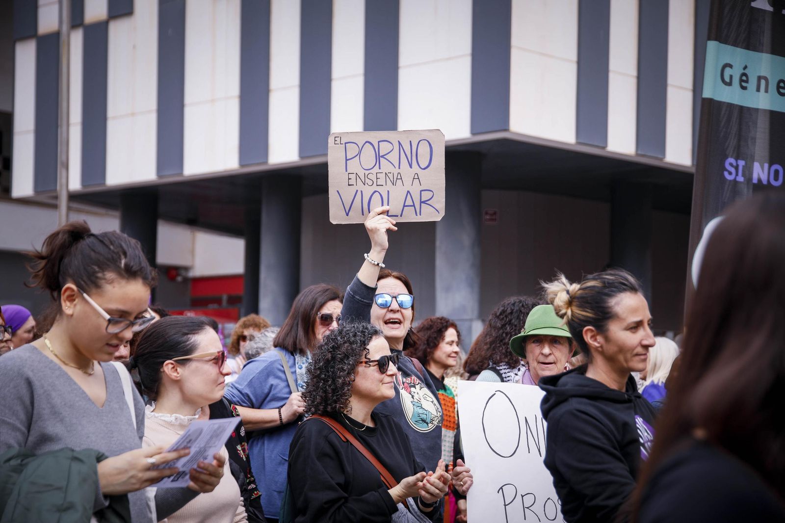 Las imágenes de la manifestación realizada por la Plataforma de Acción Feminista en Almería