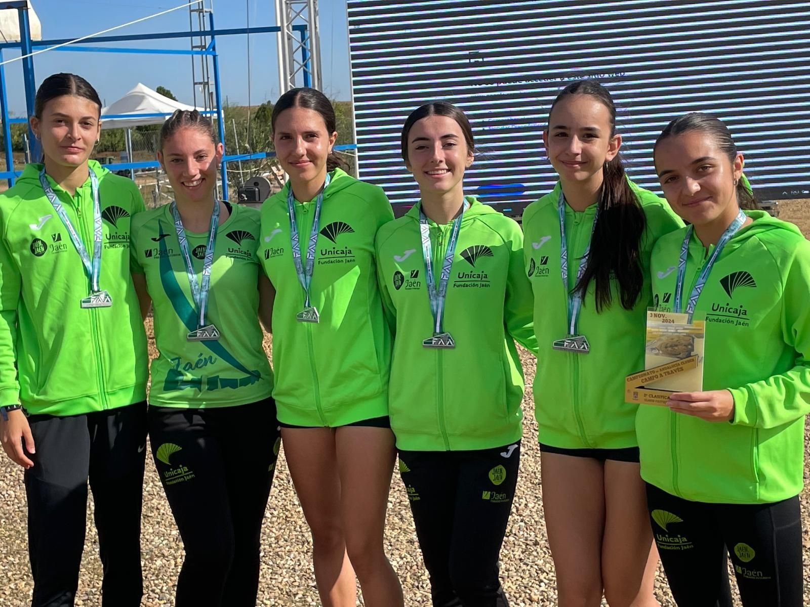 Las chicas del equipo sub 18 subieron al segundo cajón del podio.