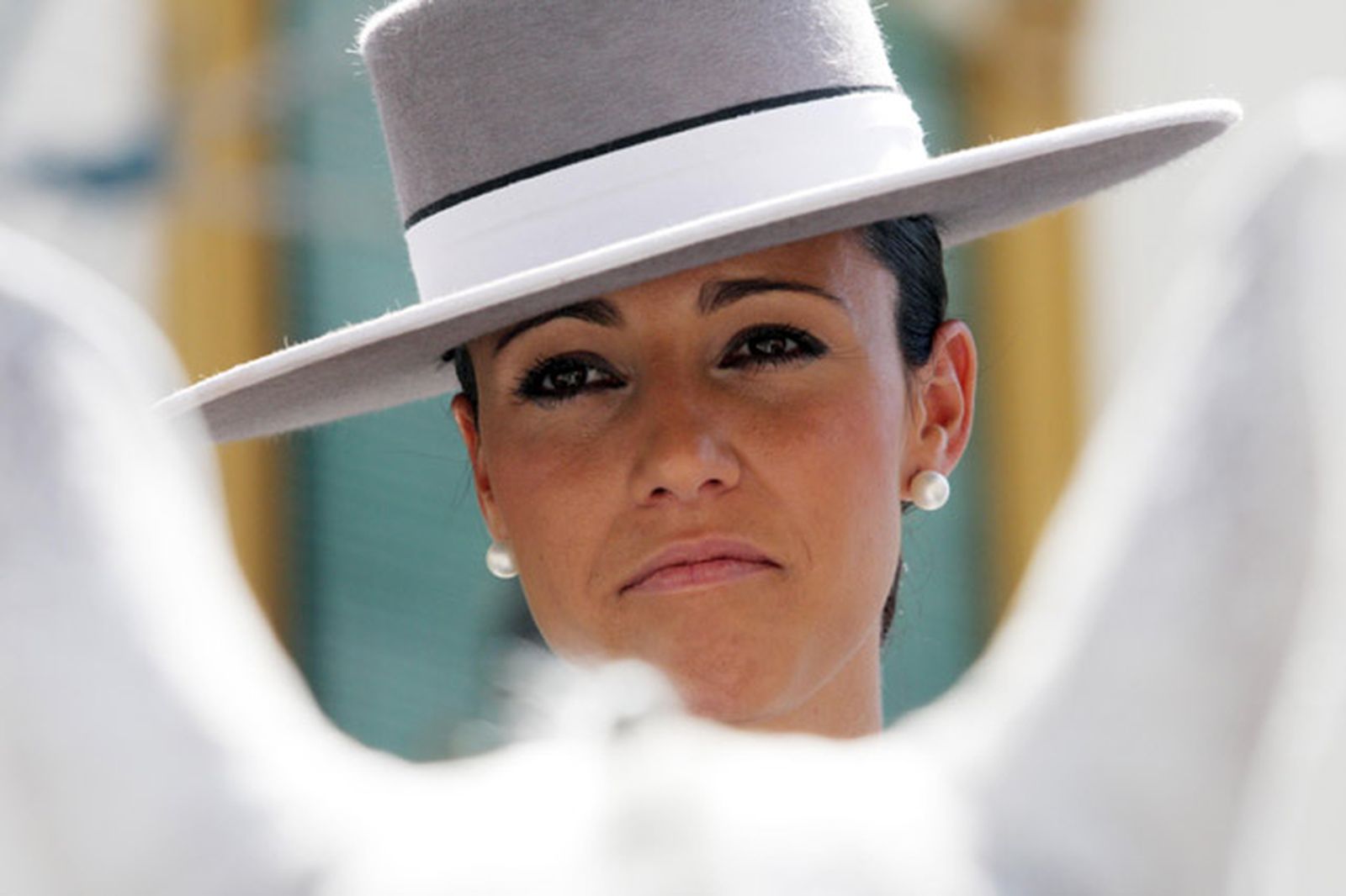 Un gran número de mujeres caballistas, perfectamente ataviadas, acudieron a la romeria.