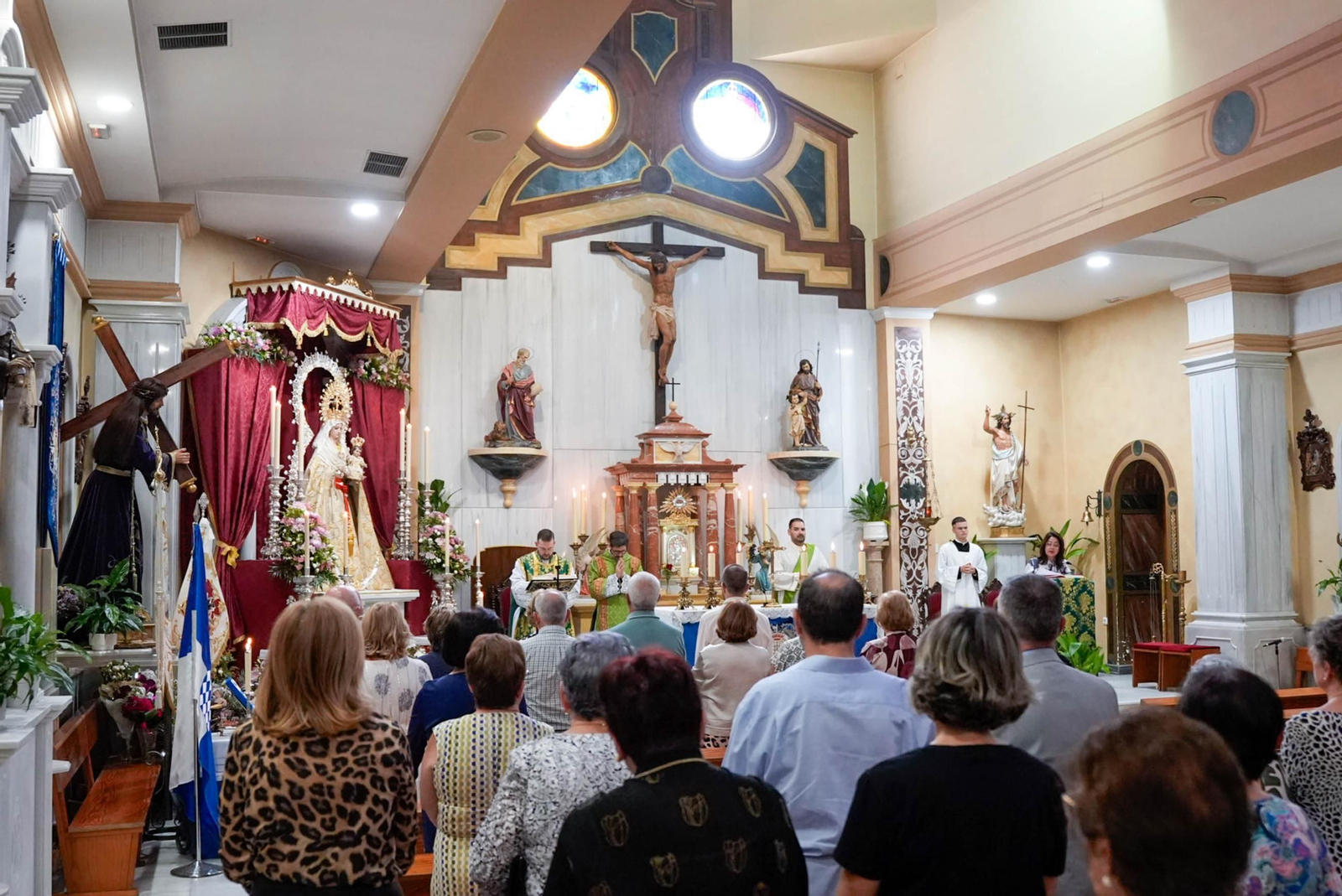 Las imágenes del la misa en Macael ofrecida por los niños y familias