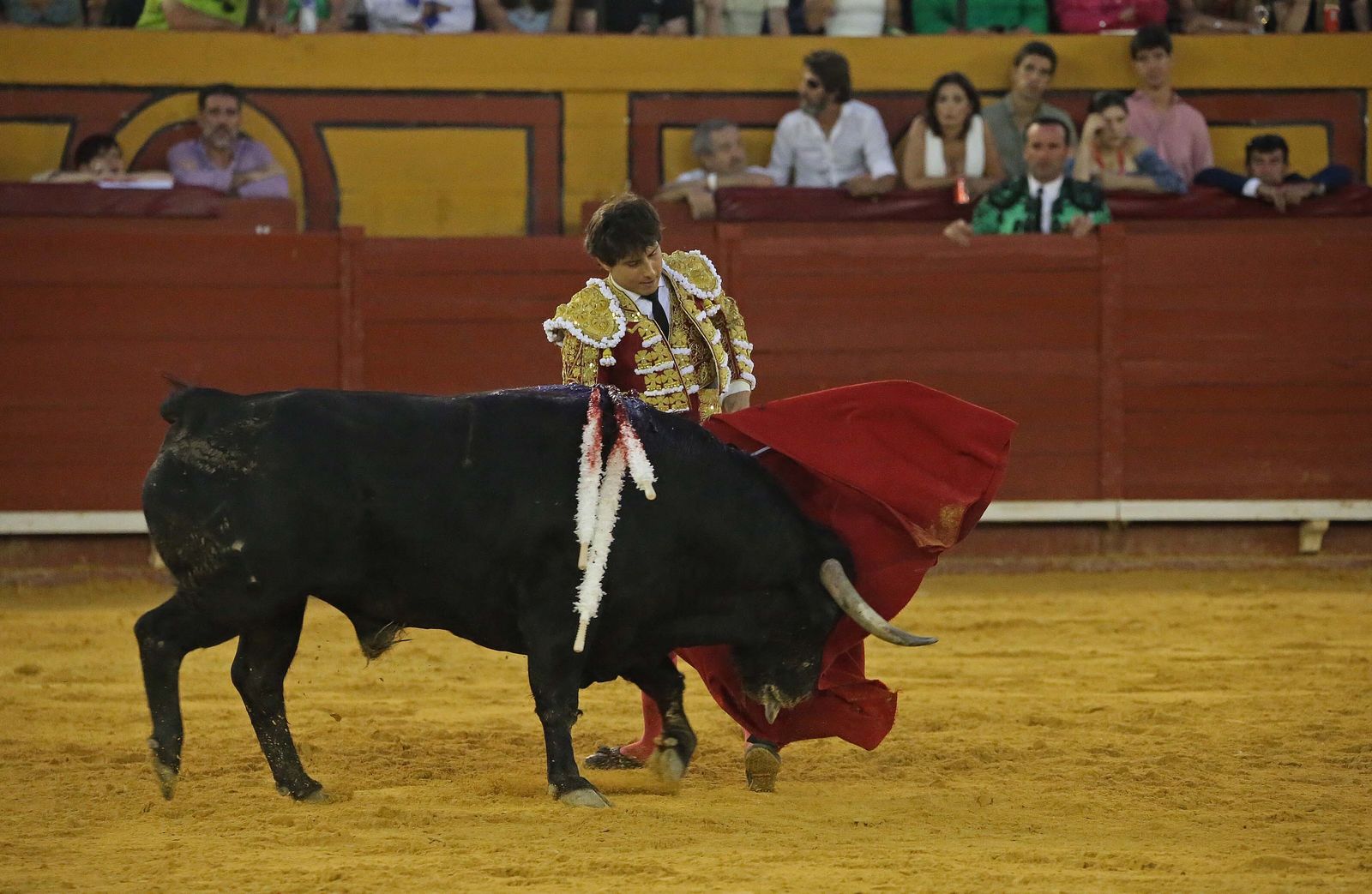 Fotos de la corrida del jueves de la Feria Taurina de Algeciras 2023:  Salvador Vega, Roca Rey y Pablo Aguado