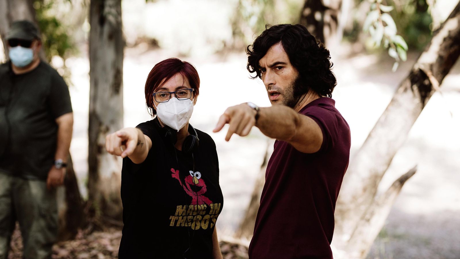 La directora malagueña, junto a Javier Rey, en el rodaje.