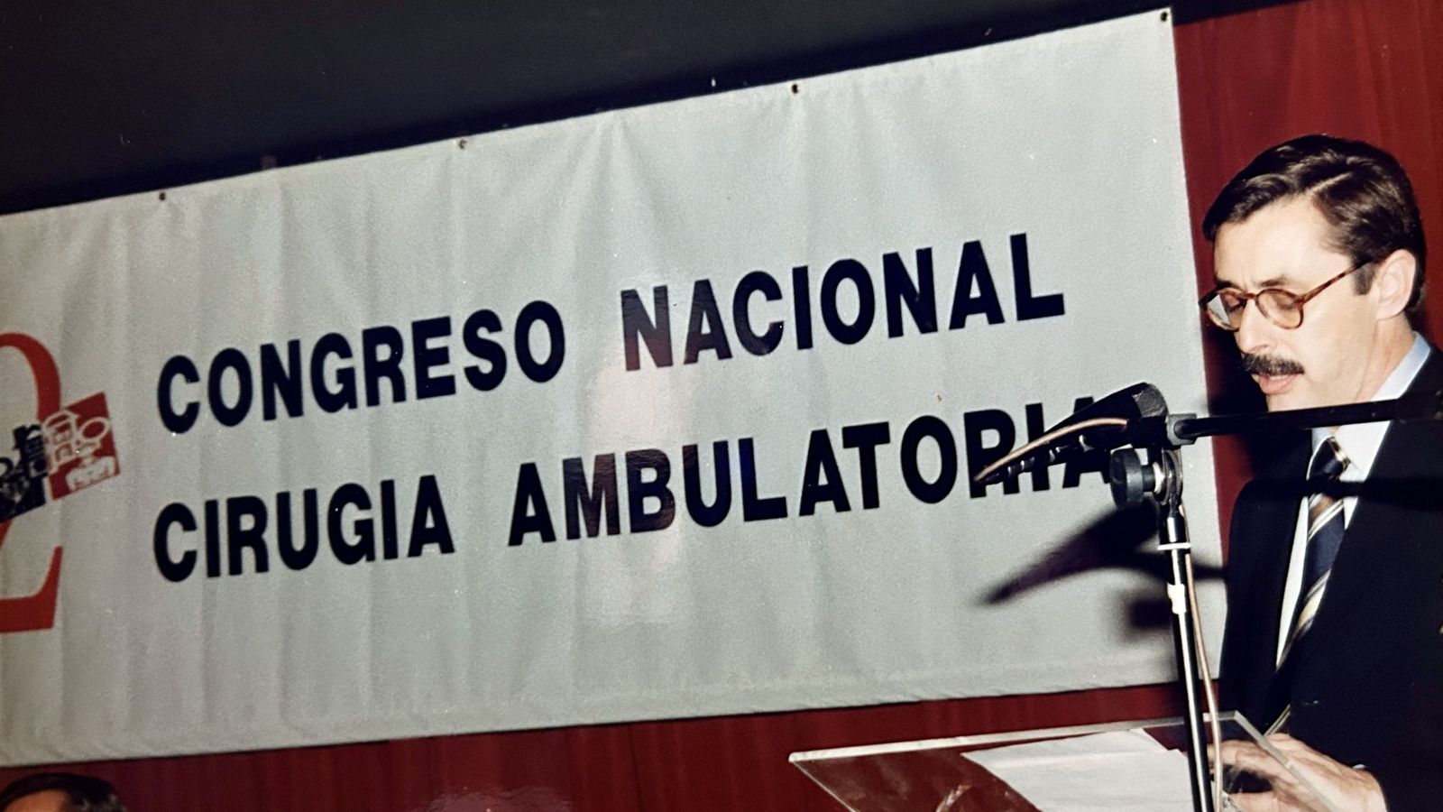 •	Participación y protagonismo de este cirujano en la presidencia y organización científica de los primeros congresos celebrados por la Asociación Nacional de Cirugía Mayor Ambulatoria (ASECMA) en España.