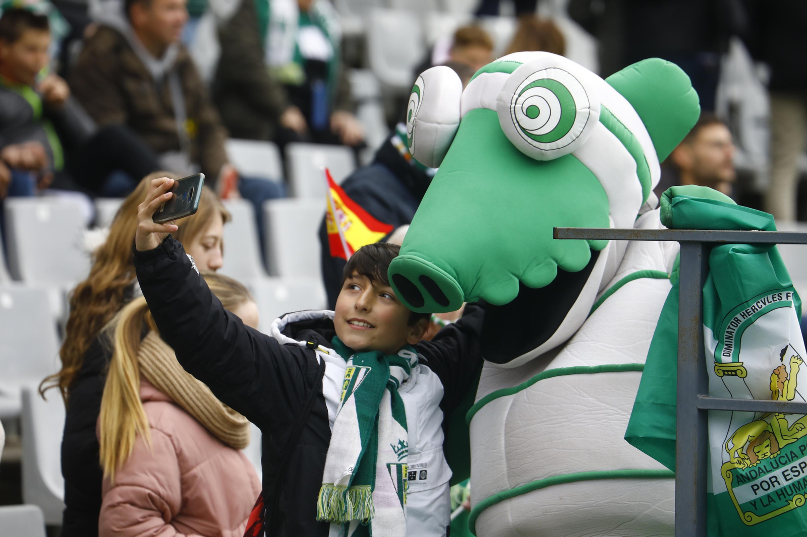 El ambiente en las gradas de El Arcángel para el Córdoba CF - Cultural Leonesa, en imágenes
