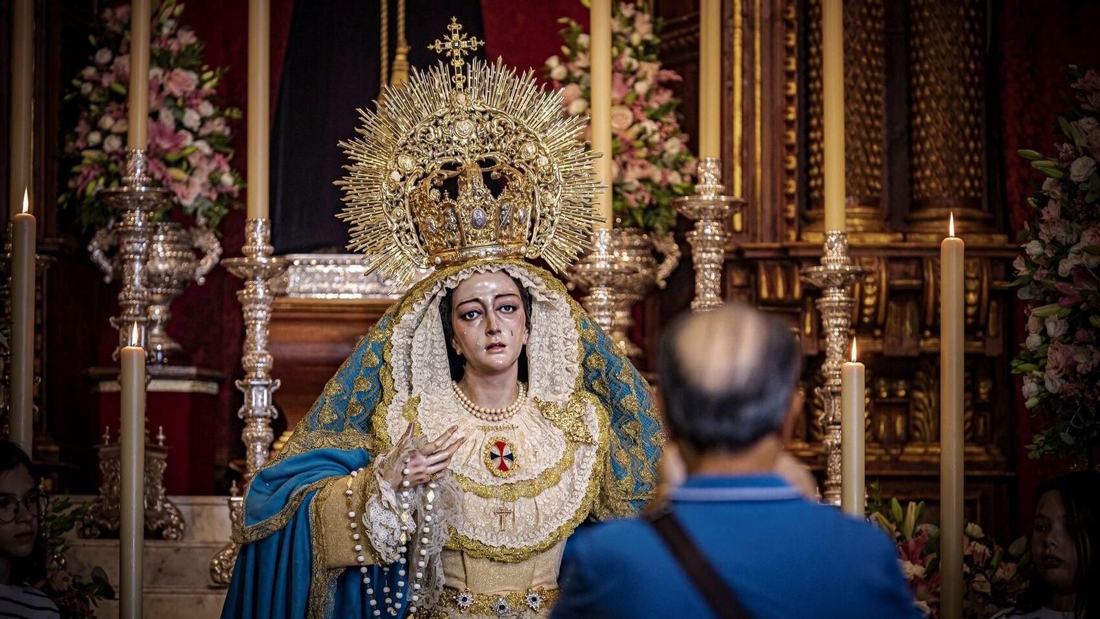 La Virgen de la Trinidad, en el besamanos extraordinario de estos días por el 75 aniversario del Dogma de la Asunción.
