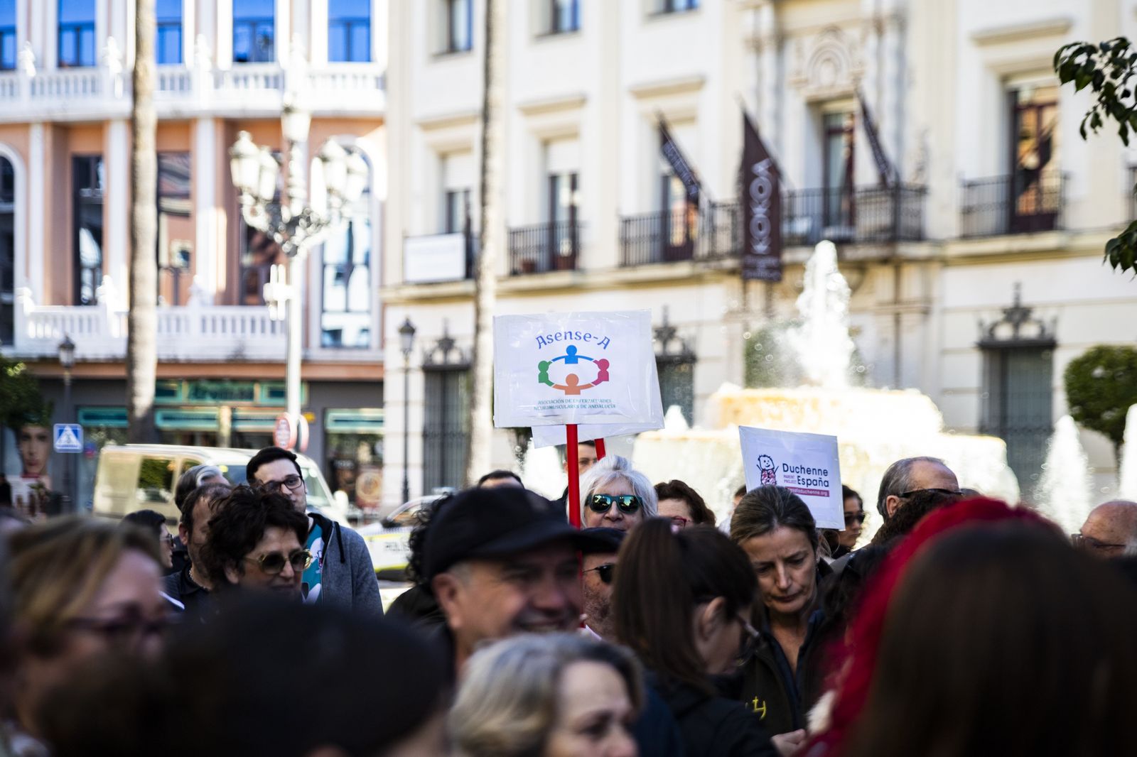 Imágenes de la marcha solidaria de las asociaciones de enfermedades raras en Jerez