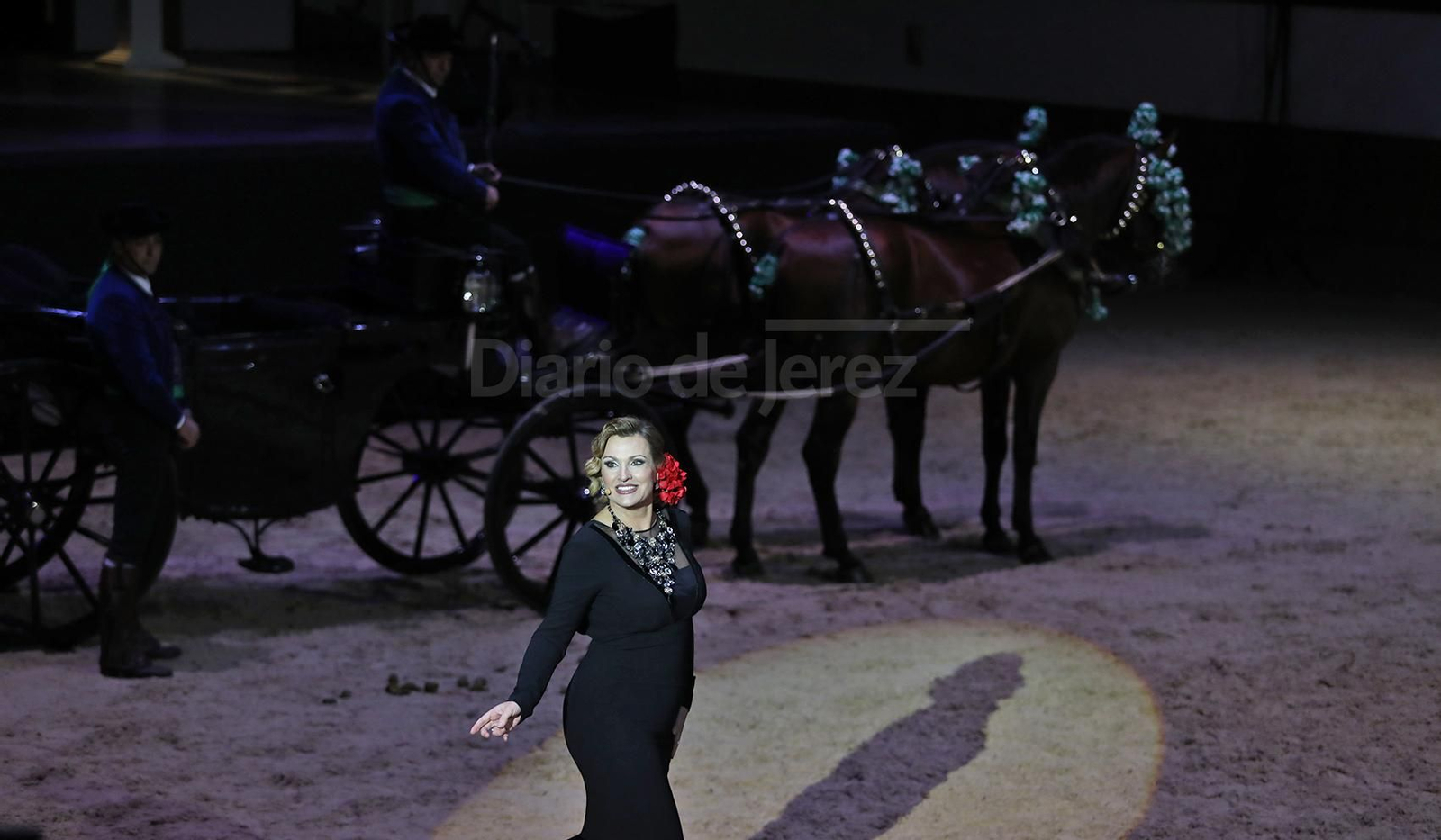 Imágenes de la Gala de la Real Escuela del Arte Ecuestre, sublime Ainhoa Arteta bailando con los 'Caballos Andaluces'