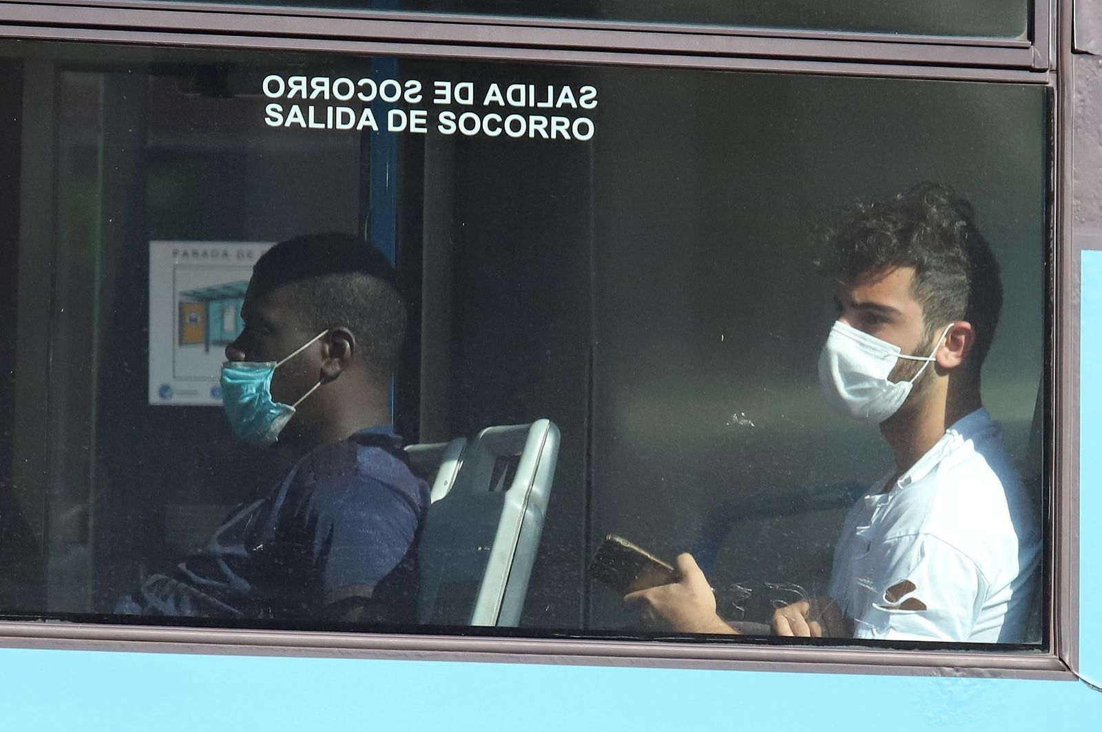 La mascarilla sigue siendo obligatoria en el transporte público.