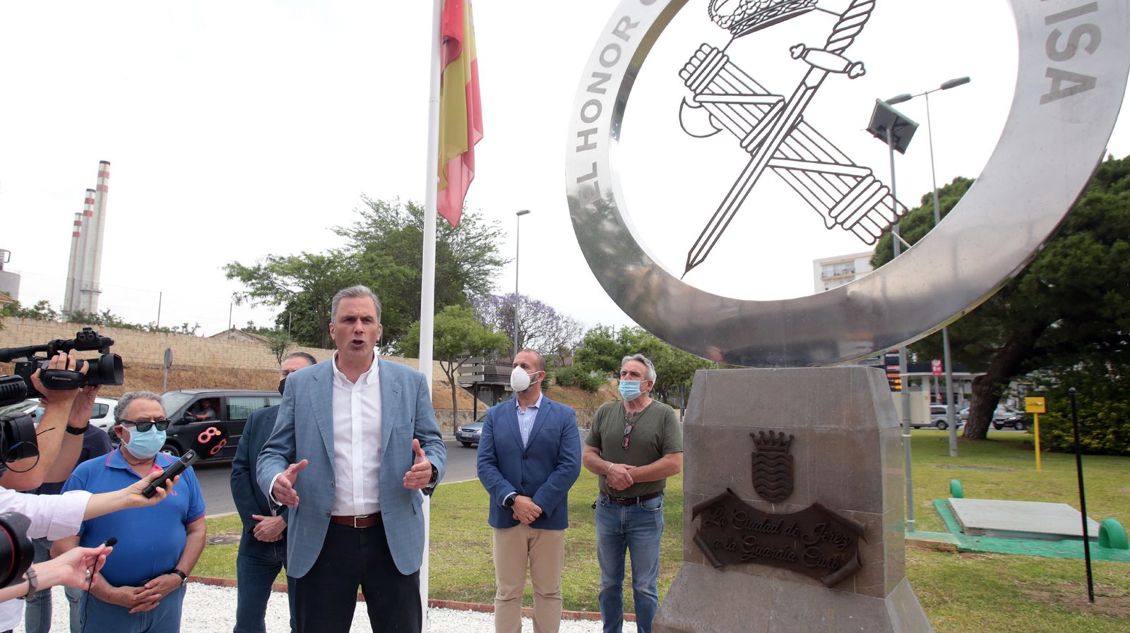 Ortega Smith asiste al homenaje de Vox al guardia civil Agustín Cárdenas en Jerez