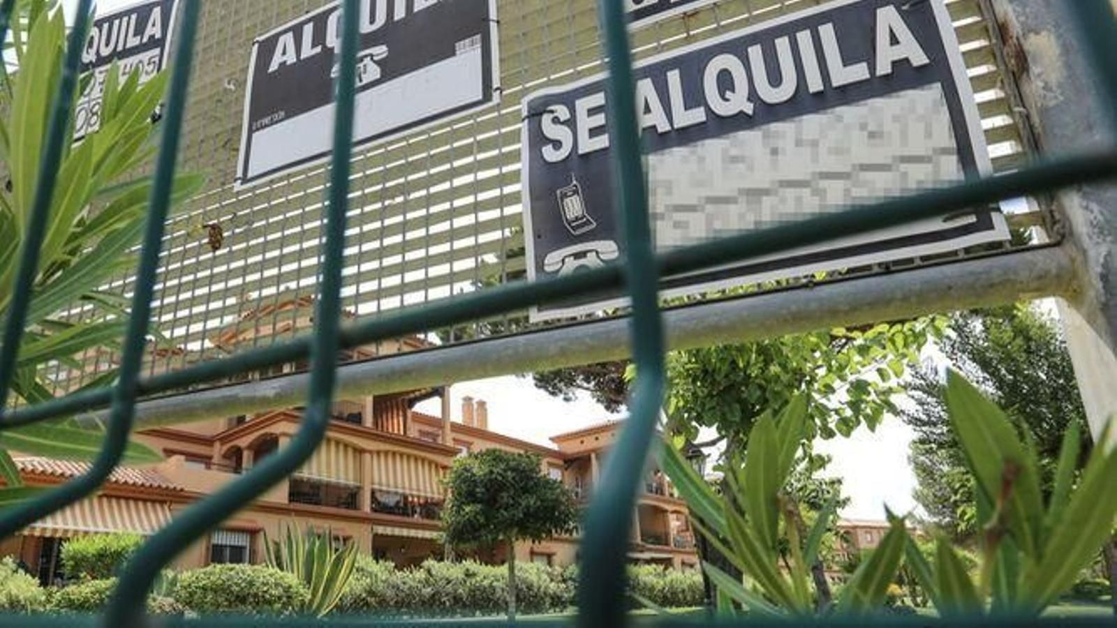 Carteles de 'Se Alquila'.