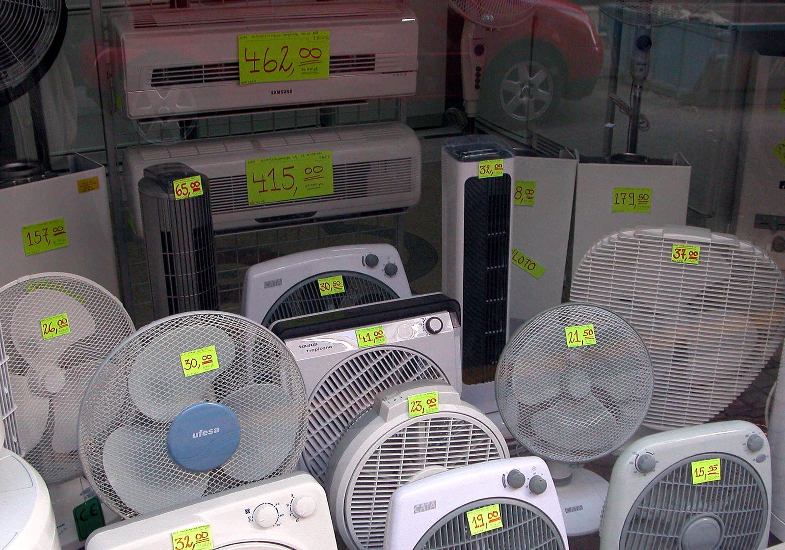 Aparatos de aire acondicionado y ventiladores.