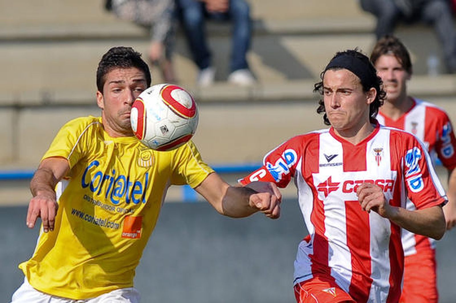 El Algeciras, que en el minuto 84 vencía al Coria por 1-3, ve como le empatan al final de un partido hasta que hasta entonces estaba controlado./Fotos:David de la Rosa (LOF)