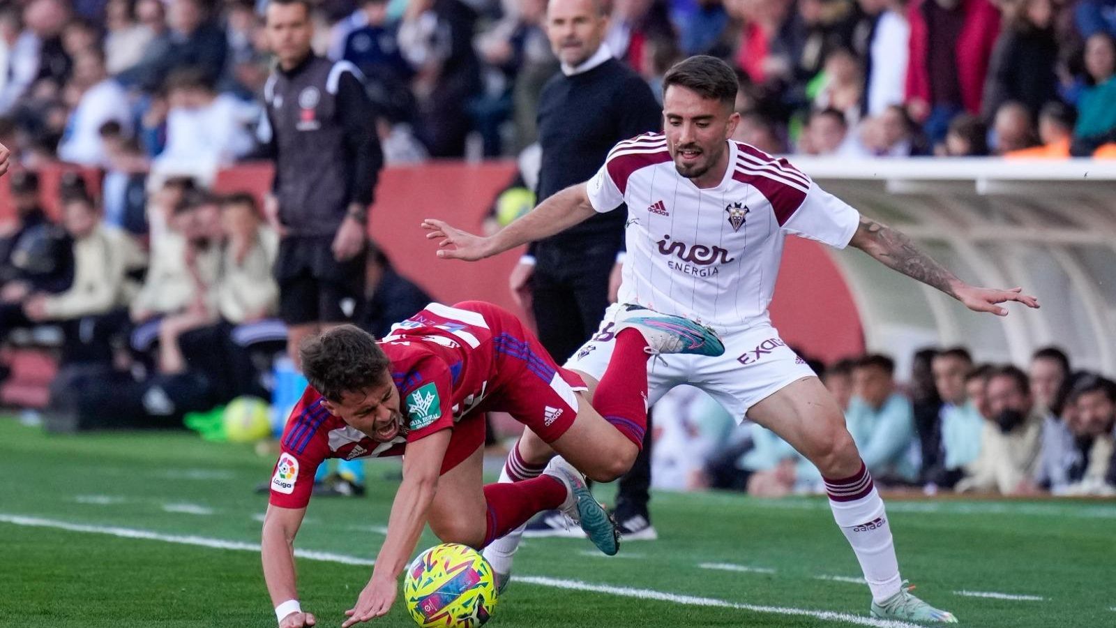 Una acción del Albacete-Granada de este sábado