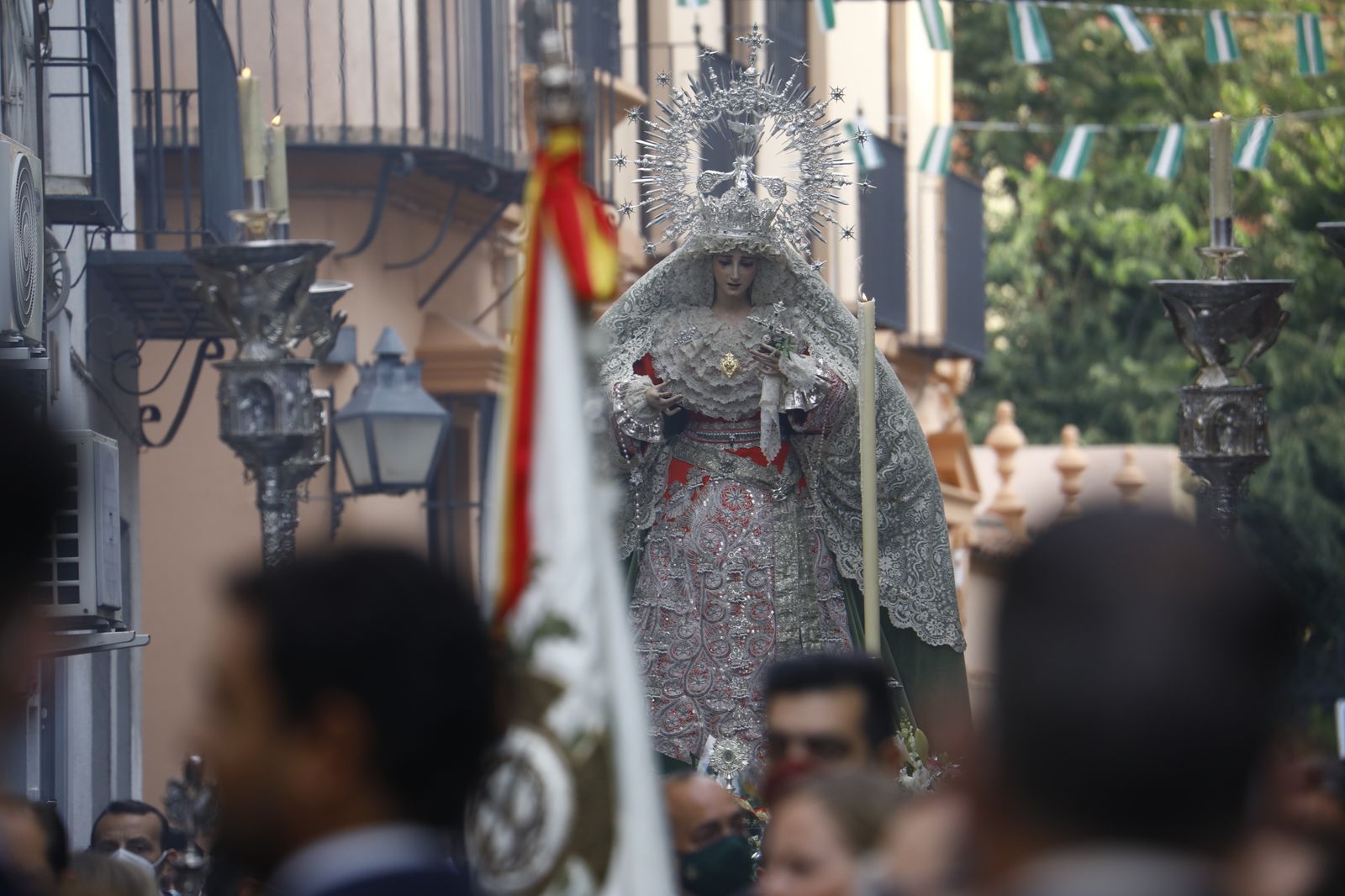 El rosario matinal de la Virgen de la Paz, en fotografías