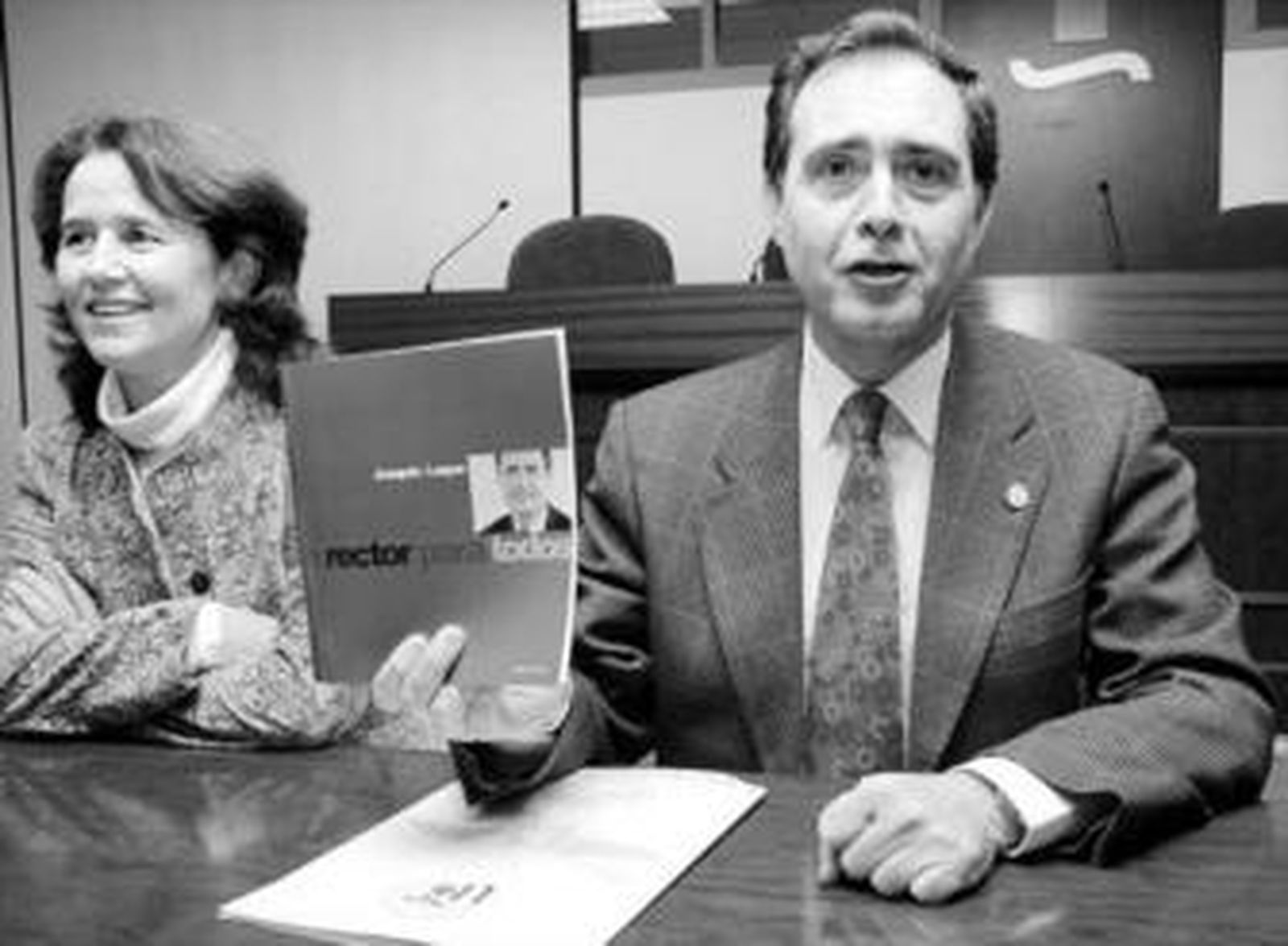 Teresa García y Joaquín Luque, ayer en la Escuela Superior de Ingenieros.